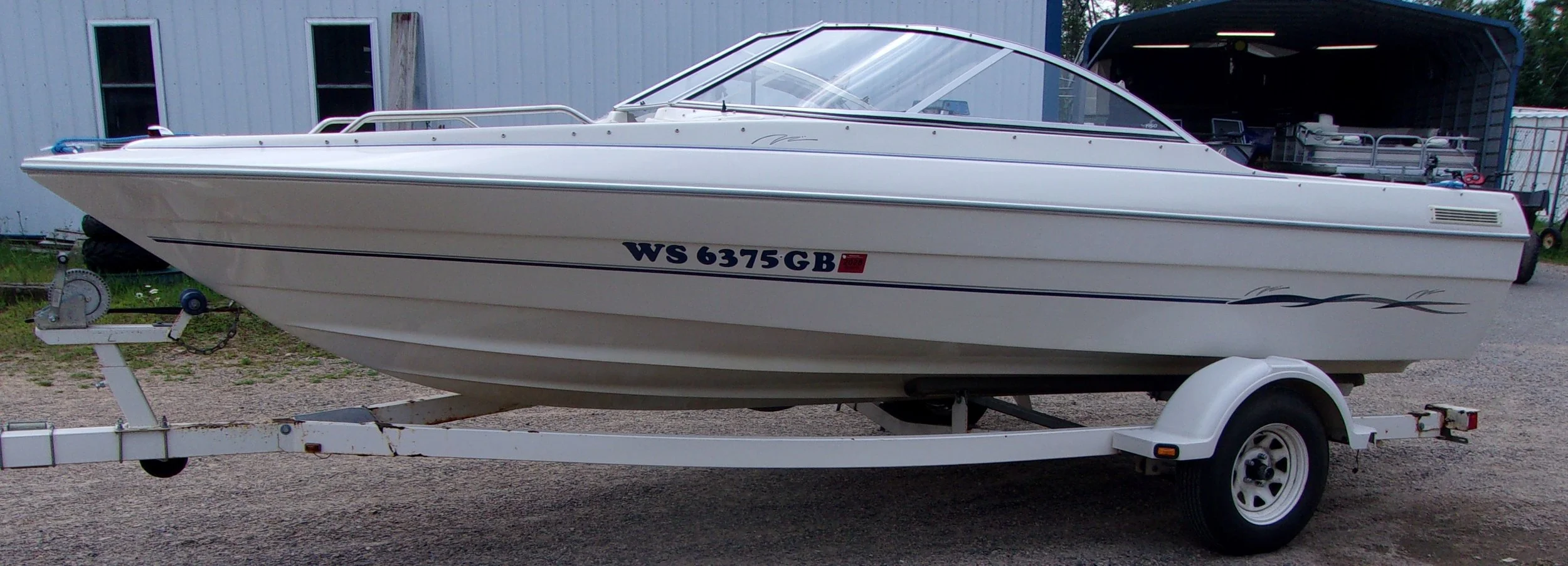 2001 Bayliner Capri 1950 - 3.0L Mercruiser 2  .JPG