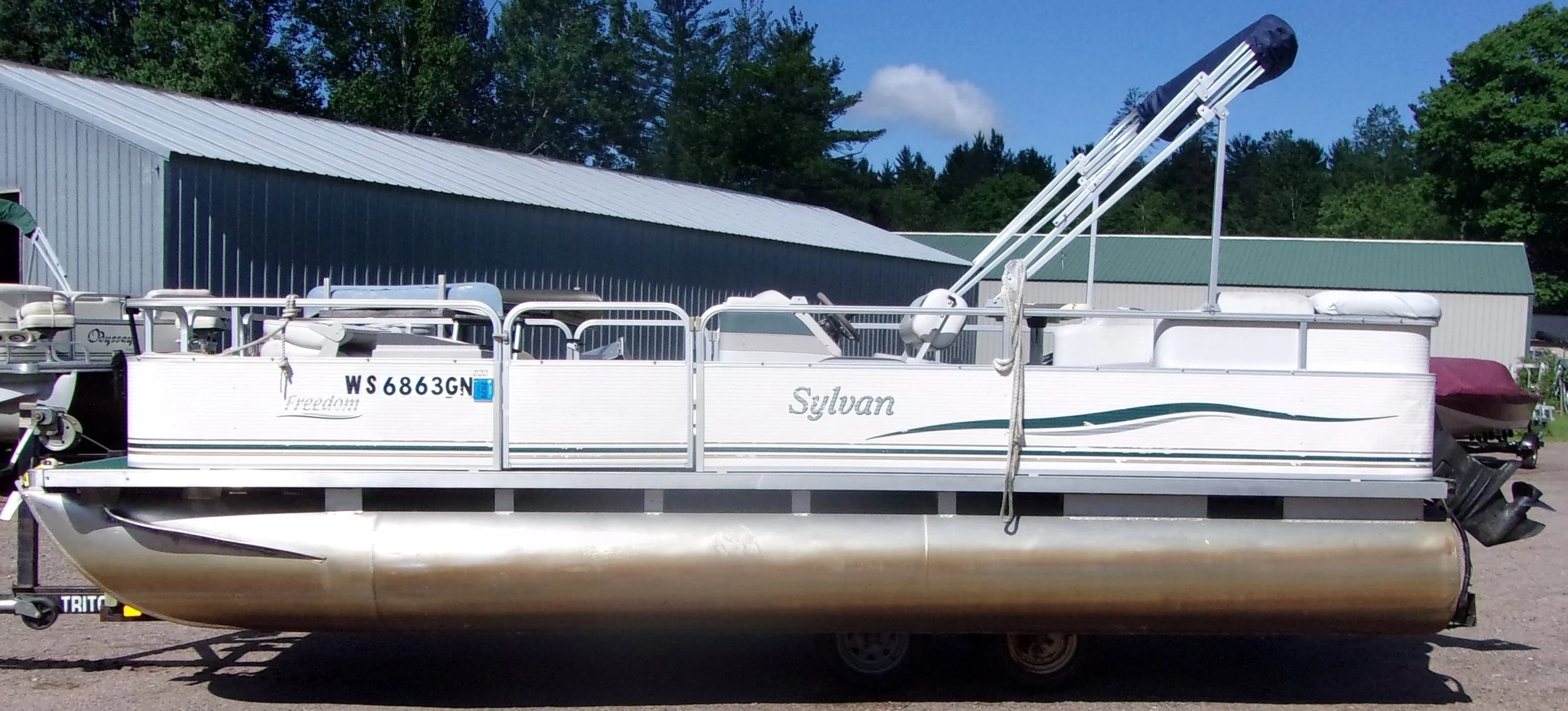 2002 Sulvan Freedom 820 - 40HP Mercury 2.JPG