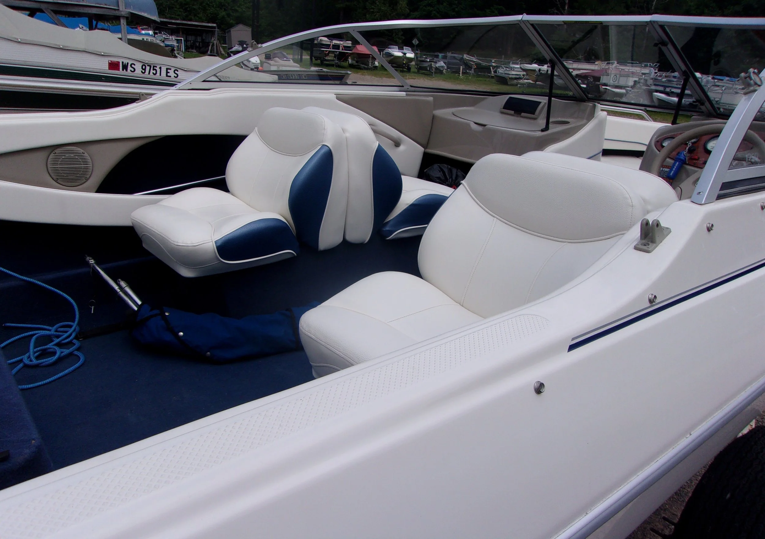 2001 Bayliner Capri 1950 - 3.0L Mercruiser 8.JPG