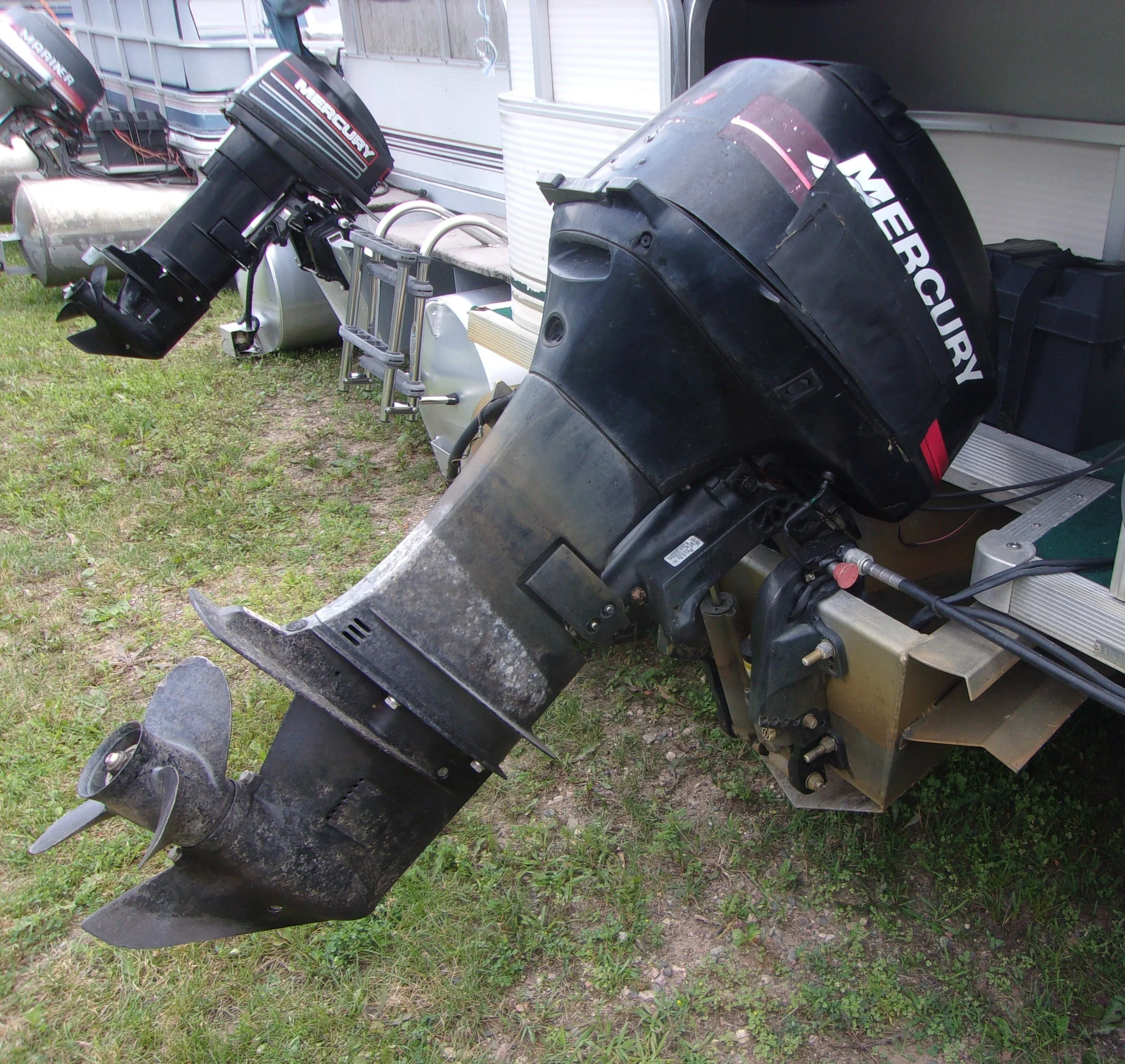 2002 Sulvan Freedom 820 - 40HP Mercury 9.JPG