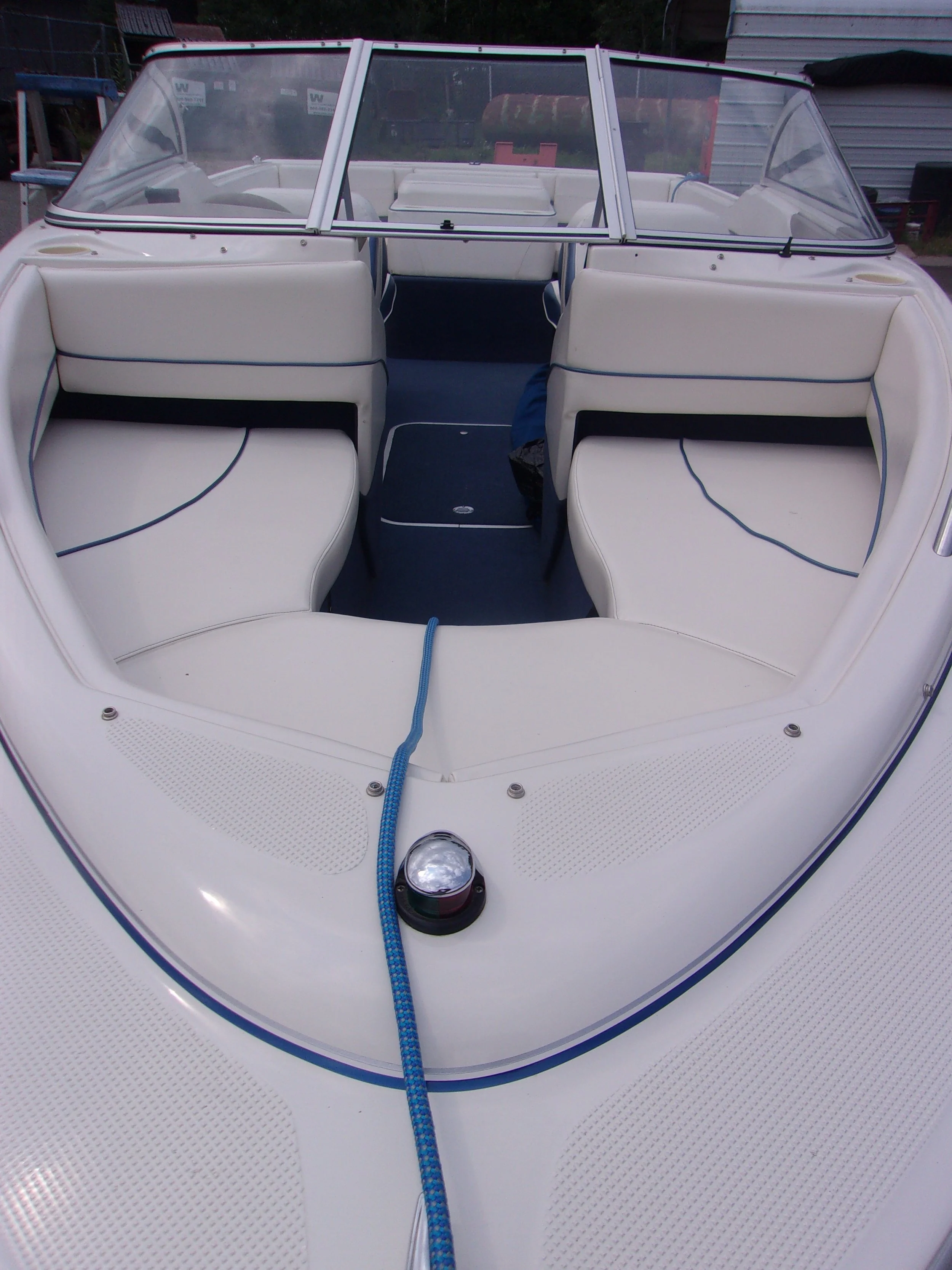 2001 Bayliner Capri 1950 - 3.0L Mercruiser 3.JPG