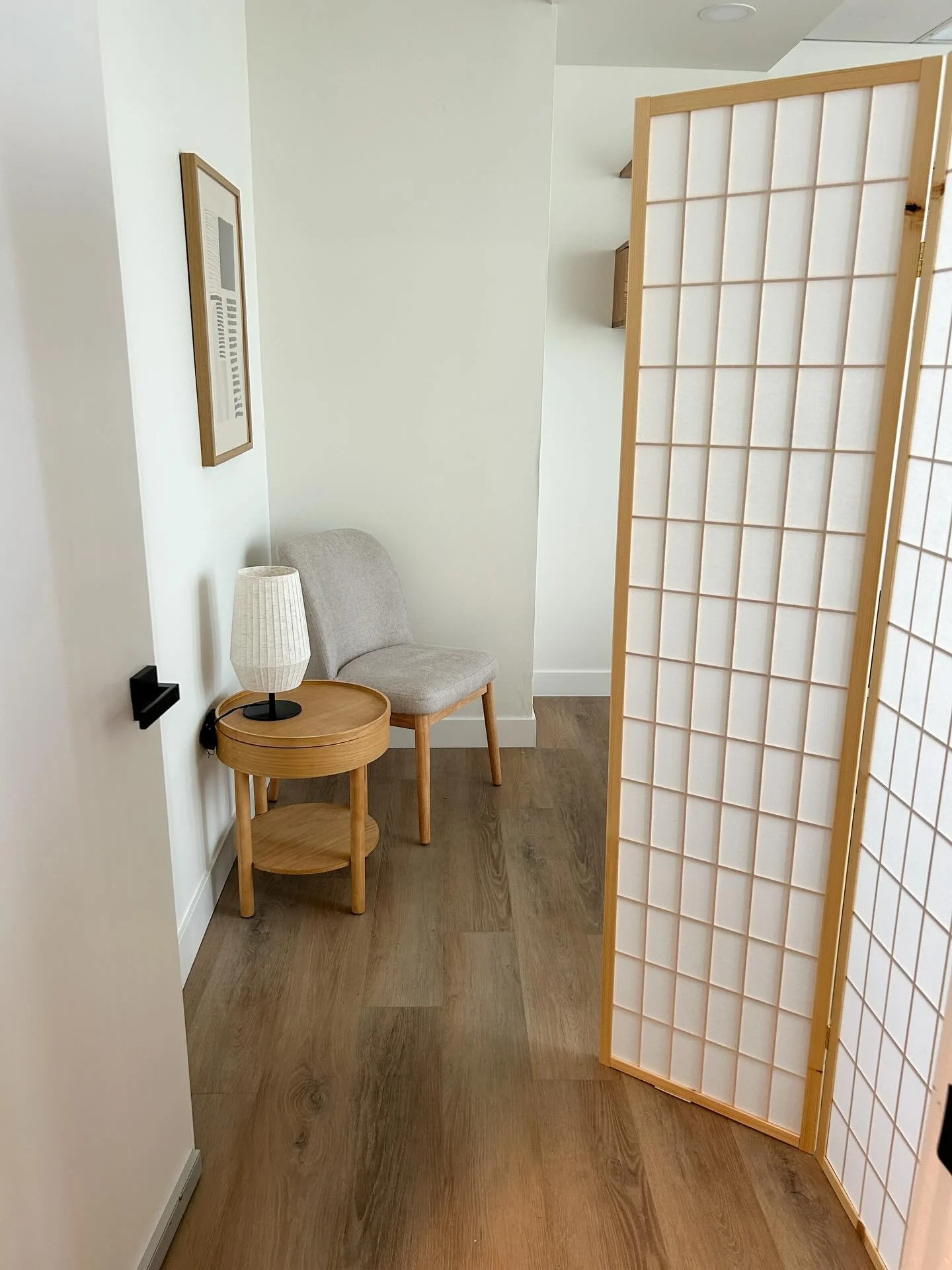 Welcome to SUUM Clinic 🌱 An Acupuncture + Osteopathy studio in Vancouver that&rsquo;s been one of my most recent design projects. 
~
The design evokes calm, balance + organic connections. The perfect backdrop for clients to look forward to and enjoy