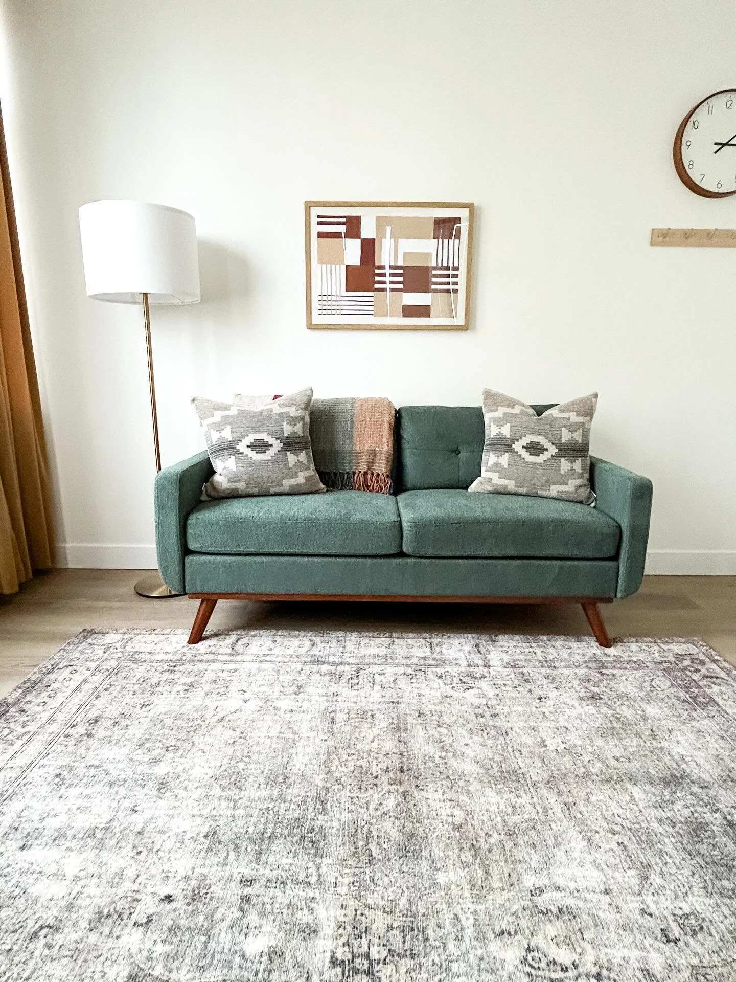 A little tip toe back to this colourful counselling space I recently designed 🛋️
~
Drapery can really ground a space, not only adding beautiful accents but texture, colour and a whole lot of style ✨ 
.
#counsellingroom #therapy #drapery