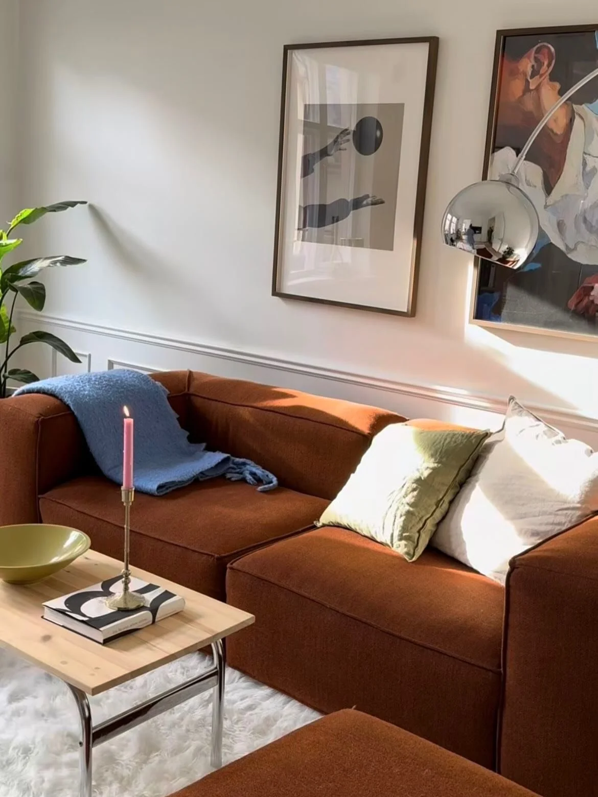 Just say NO to a grey couch 🙏🏼 it might feel like the safest option, and sometimes  it can be BUT if you want a space that&rsquo;s more custom, styled and oozes in cool - skip the basic B grey couch! 🛋️ 
~
If you want to take the leap into the dim