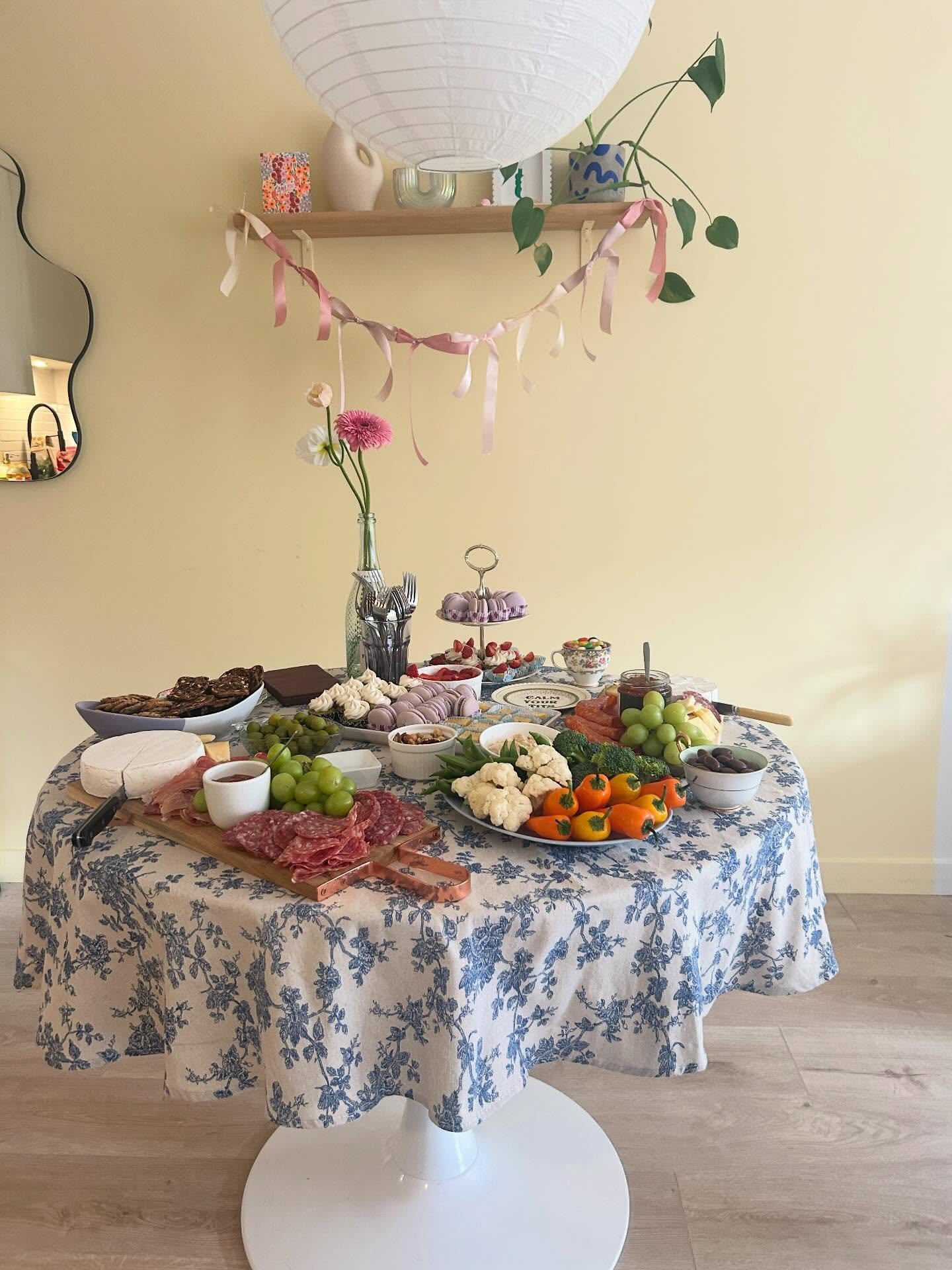 I wanted to give my partners 40th birthday the celebration she deserves 🎀 full of love, friends, bows, flowers, cocktails and yummie treats 🍸🧀 🍒 🌷💜 we had A BLAST 🎉 with so much class ✨
~
It&rsquo;s SO fun to go full out on your loves special 