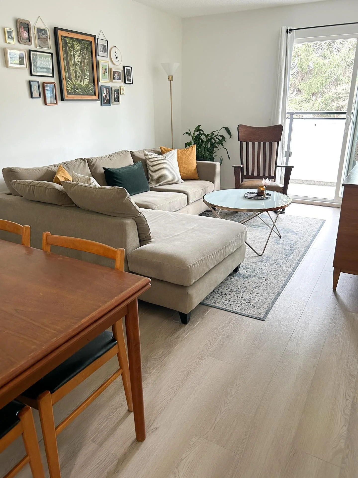 🌼 HOME STYLING 🌼 This one is for an apartment rental. The space still looks lived in but stylized. So the current owner (my GF)  didn&rsquo;t need to@completely empty her personal belongings while in transition of a move. But you really do want the
