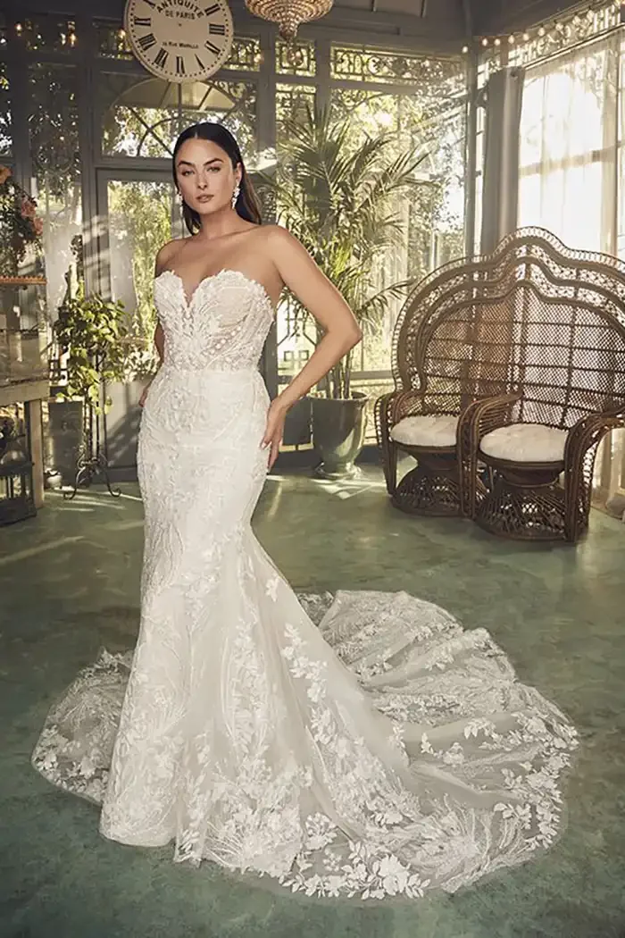 savvi-bridal-lace-sweetheart-fitted-strapless-wedding-dress-raleigh.webp