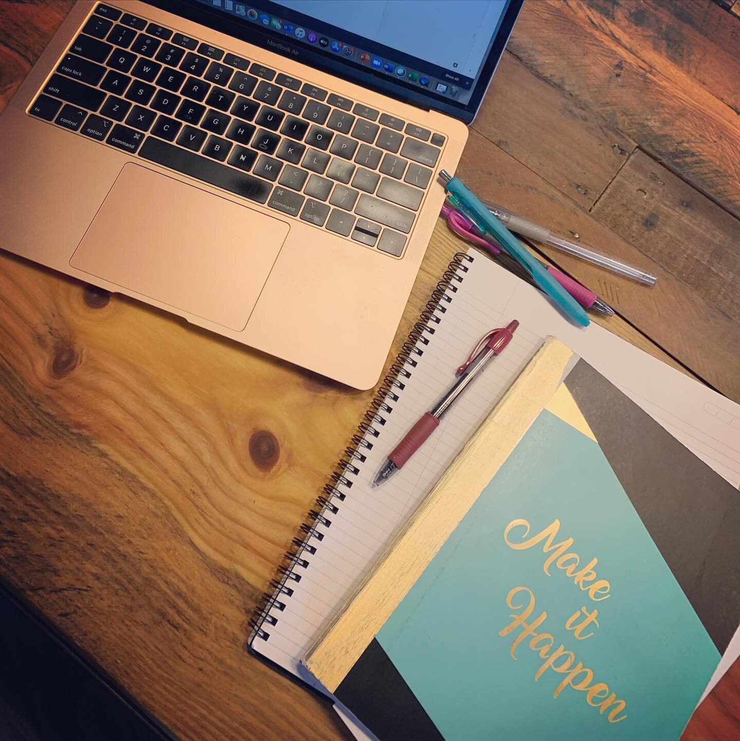 Anyone else hand write everything before putting it on a computer? 🙋🏻&zwj;♀️🙋🏻&zwj;♀️🤷🏻&zwj;♀️

I grew up on a computer but nothing makes the story evolve faster than when I am putting pen to paper. This may explain my obsession over pens and n