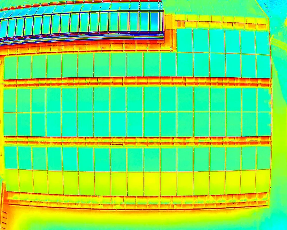 Termisk inspeksjon av solceller_Gjermundnes vgs_Kvass_Kristoffer Antonsen_www.kvassfoto.no--9_Termisk inspeksjon med drone_Kristoffer Antonsen_www.kvassfoto.no.jpg