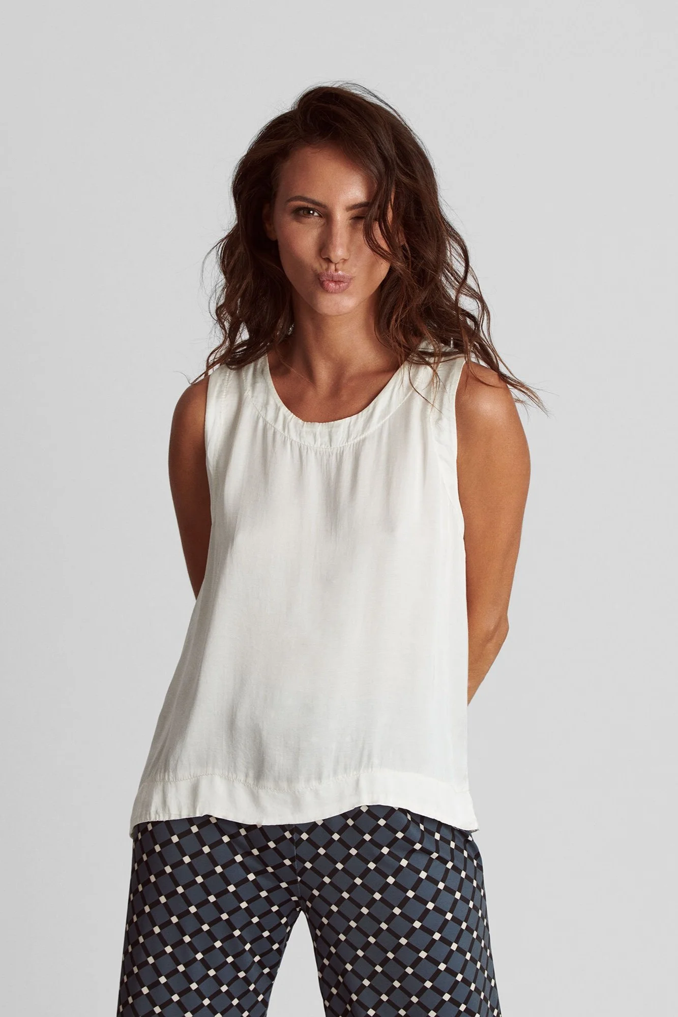 Blusa Blanca Sin Mangas — Jand | Ropa de Mujer