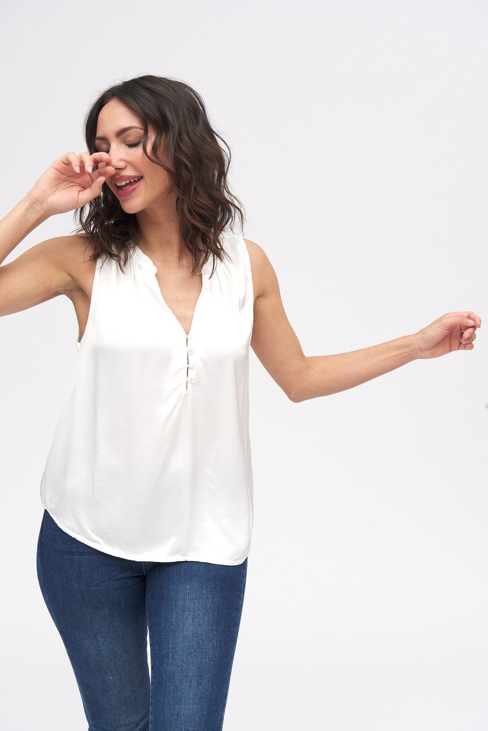Blusa Blanca Sin Mangas Botones en Escote — Jand | de Mujer