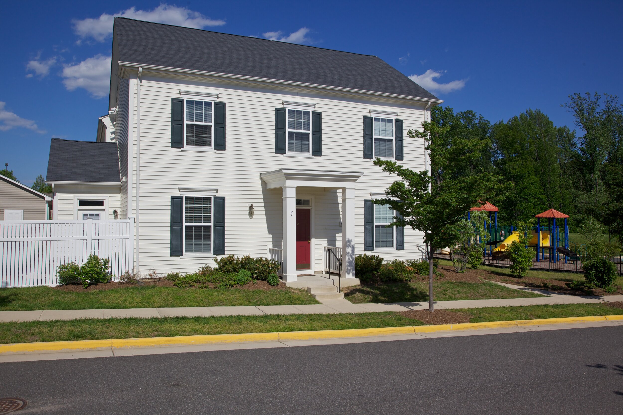 Army housing at Belvoir for geobachelors, retirees, and single-soldiers.