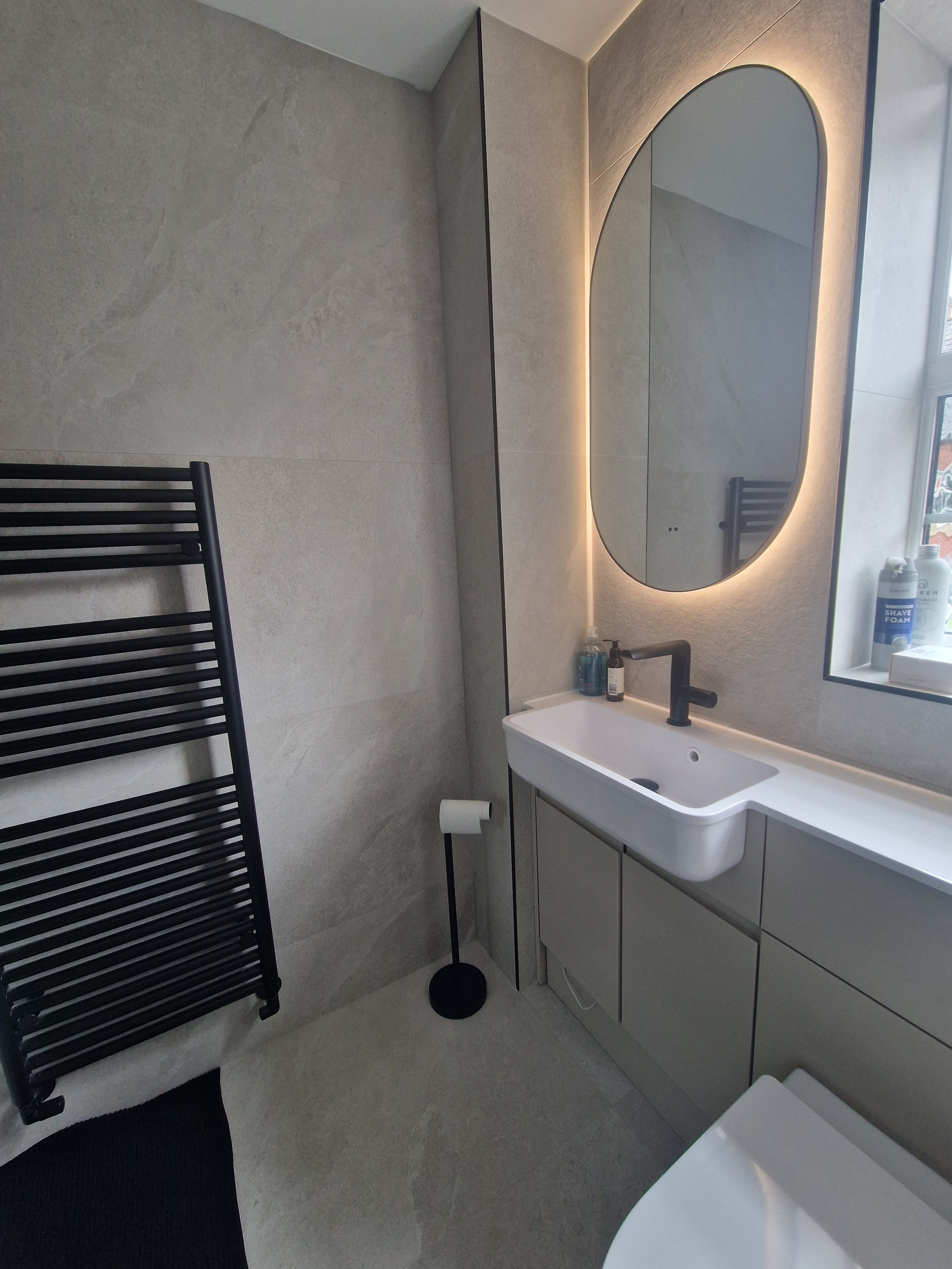 Selter portland stone sink unit fitted furniture fontana basin cast basin arcane mirror pill matt black parabola basin mixer parabola tap matt black radiator hugo2 radiator tissino radiator stone affect tiles black tile trim