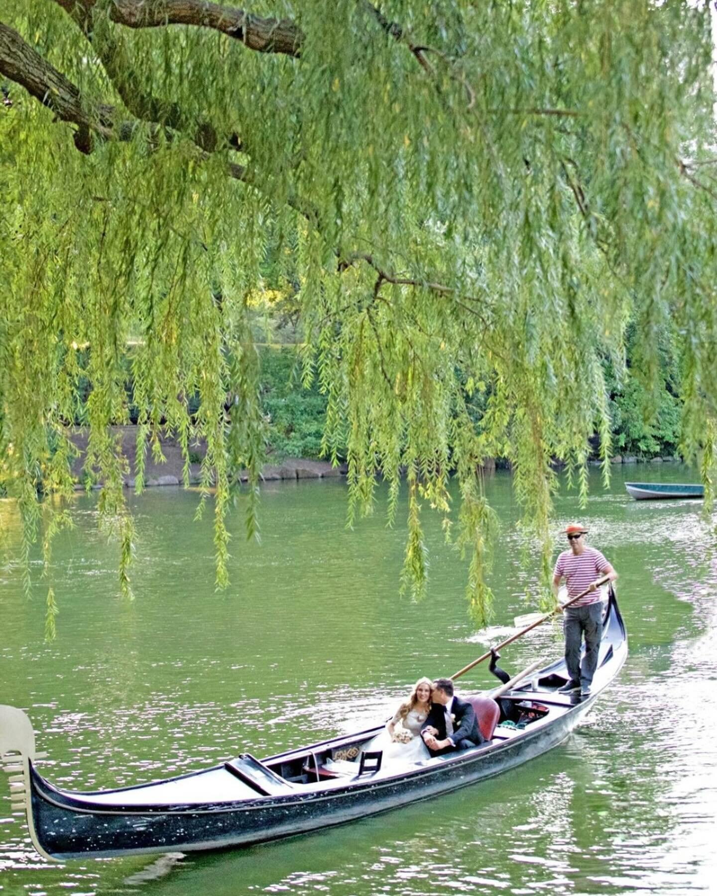 In honor of the re-opening of the iconic @theloebboathouse in #centralpark NY, we&rsquo;re throwing it waaaaay back to one of ADD&rsquo;s first &ldquo;destination&rdquo; weddings. &hellip; Which is a little ironic since NYC is my home, but no longer 