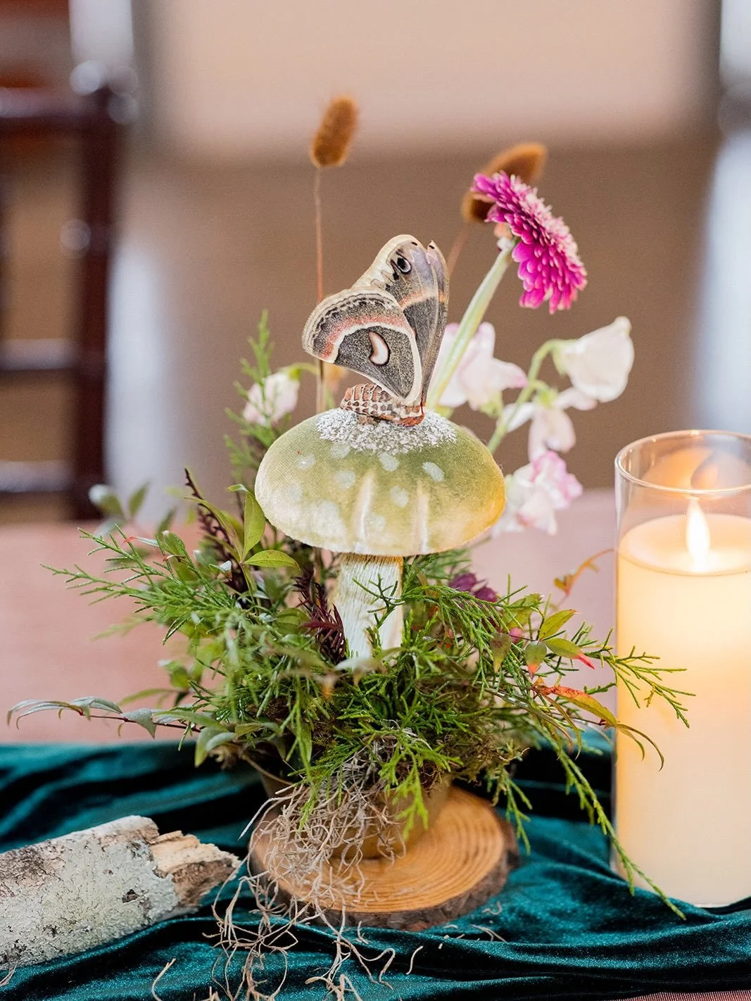 When your year starts with something this whimsical and beautiful you know it&rsquo;s a good sign!!

Our Mid <winter&rsquo;s> Night&rsquo;s Dream fairy scape was absolutely the most fun collaboration of floral design and decor! Thank you Michel