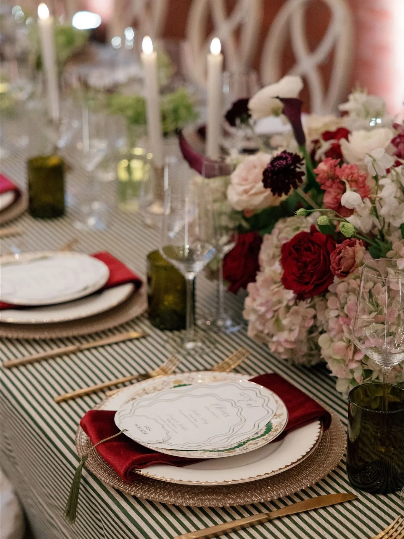 Anyone else completely over this bipolar weather?

Ready for ALL the bright and colorful florals, statement sun dresses, and so many outdoor cocktail hours!

Planning &amp; Design - @alexisdoktordesigns 
Photography - @pattybettsphoto 
Venue - Robert