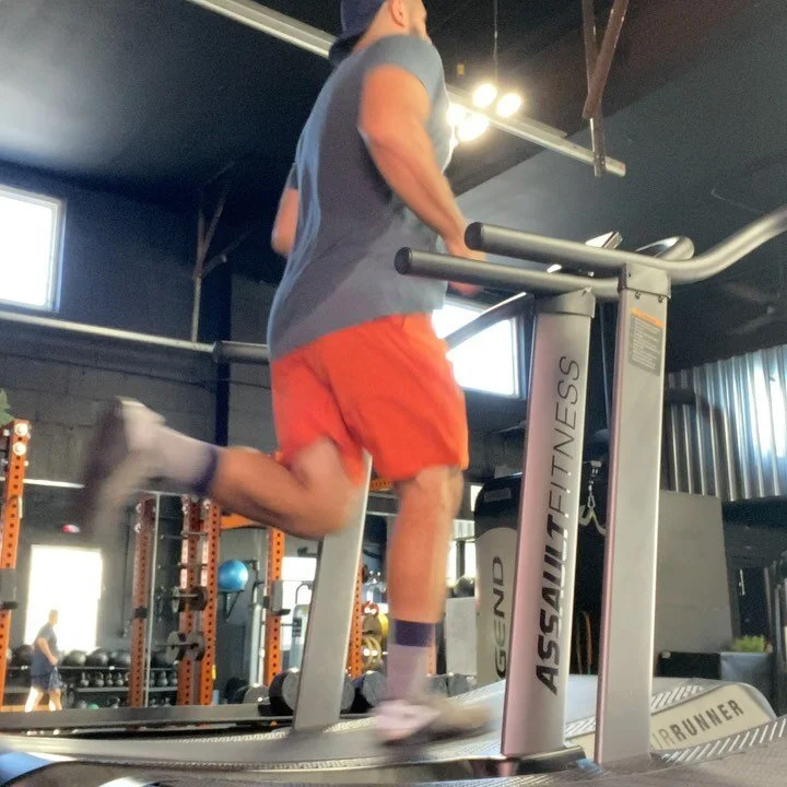 Today&rsquo;s Main Lift

Warm Up: 1 Mile Run

Lower Body Lift: 5 Rounds
- 6 Front Squats (185lbs)
- 6/6 Dual KB Deficit Rev Lunge
- 10 Dual KB Plate Elevated Deadlift
.
.
.
#HWPO #progress 
#squats #yesyoucan
#movewithmo