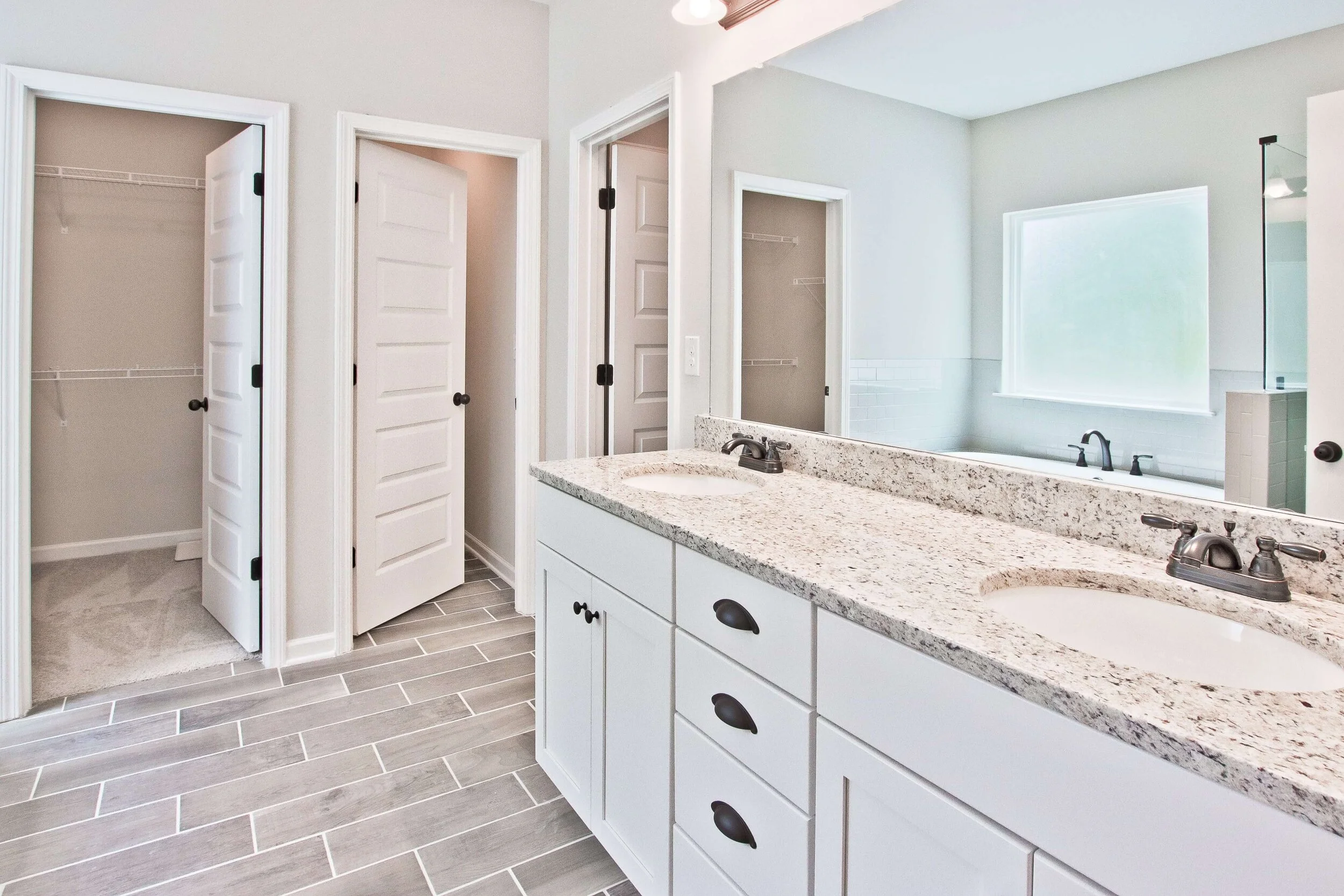 034_266 Grant Rd  (29).jpg