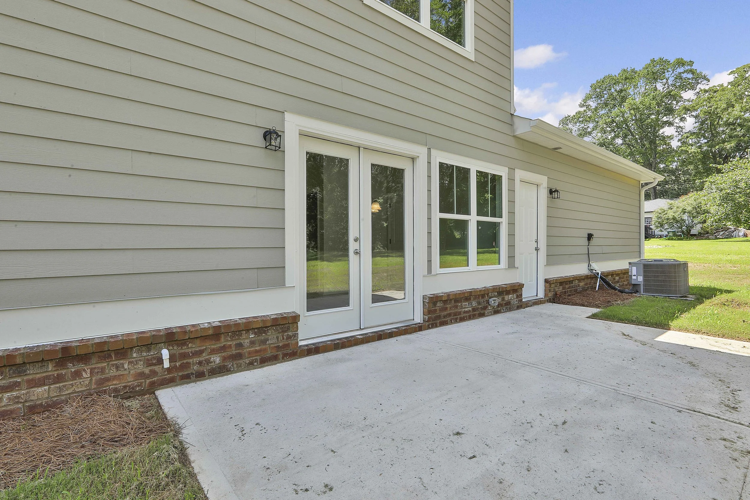 3 Derrick Avenue0033.JPG