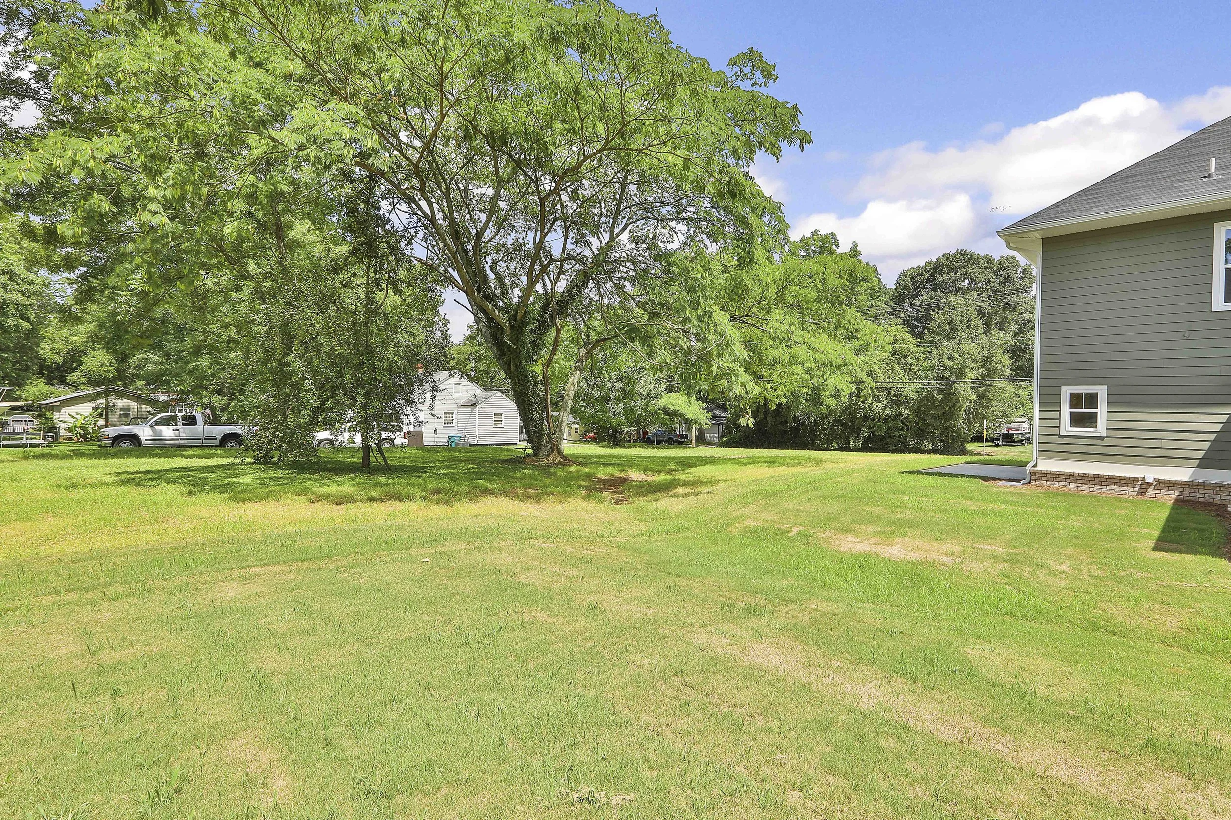 5 Derrick Avenue0030.JPG