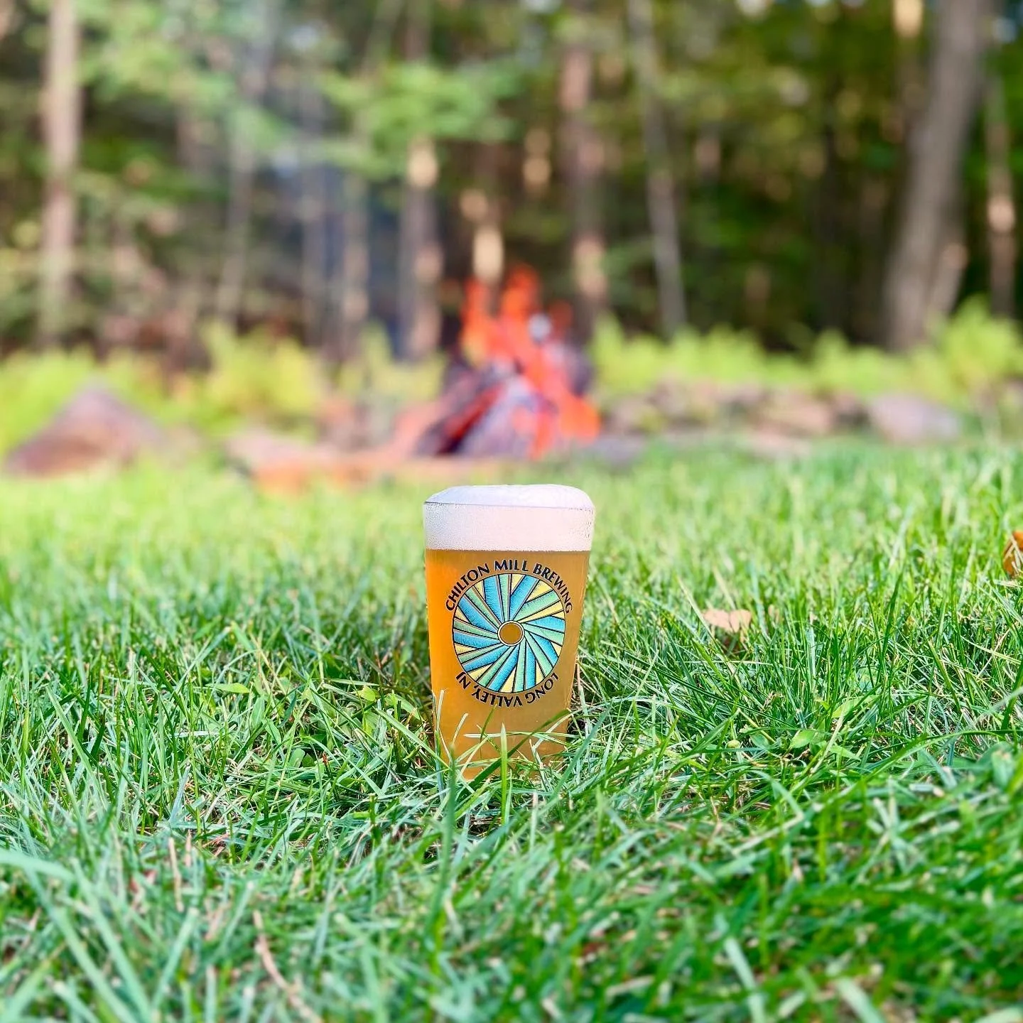 Summers not over yet! We&rsquo;ve still got 2-weeks til the official start of Fall. Which means it&rsquo;s still patio season at CMB! Perfect weather for this new Summer crusher&hellip;

Riverside - XPA: 4.7% 

Citra &amp; Mosaic hops are abundant, y