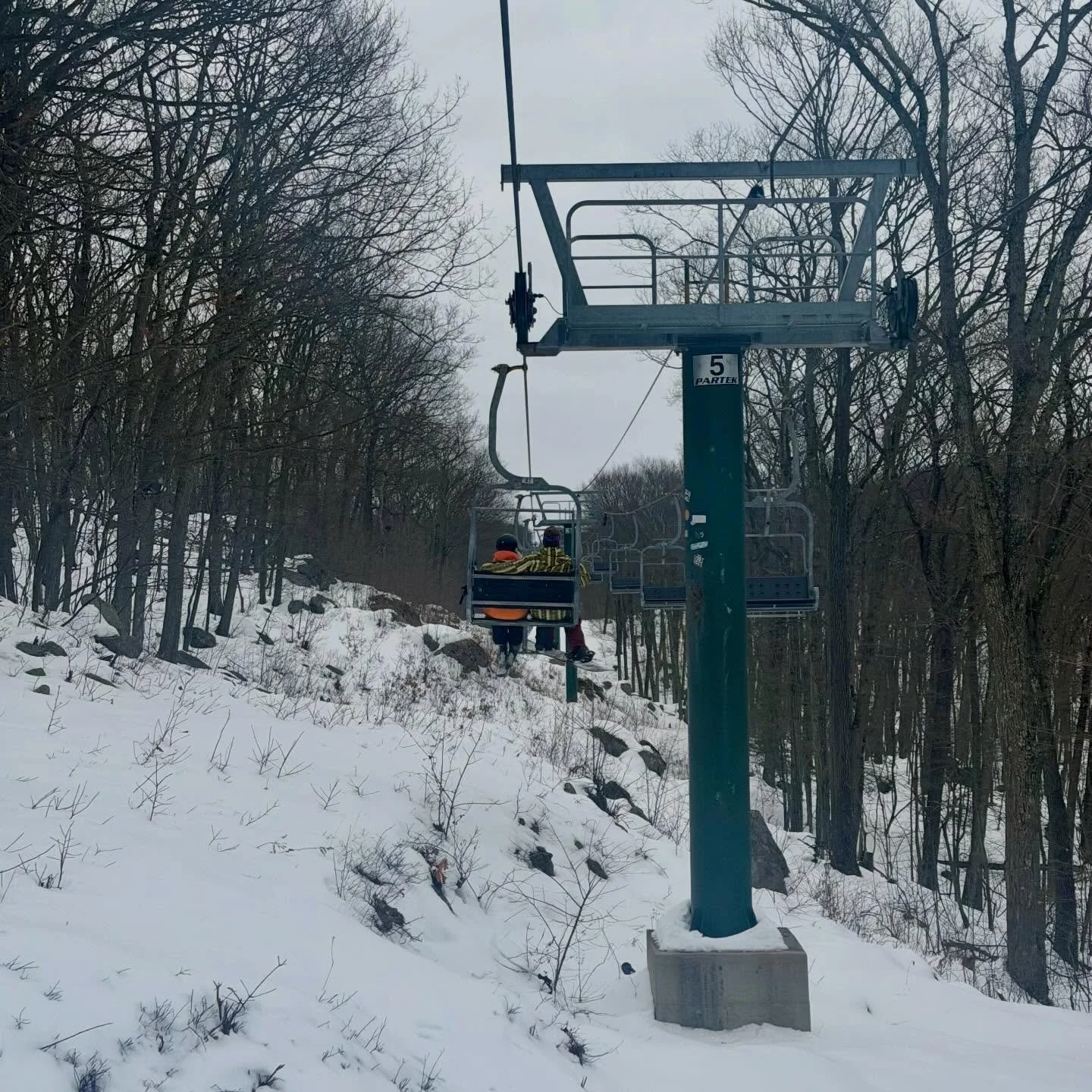 Can you guess what iconic North East chairlift this is? The first person to comment the correct lift name and location in the comments will receive a Free Beer @chiltonmillbrewing 

Feel free to share any fun stories or beverages you&rsquo;ve had on 