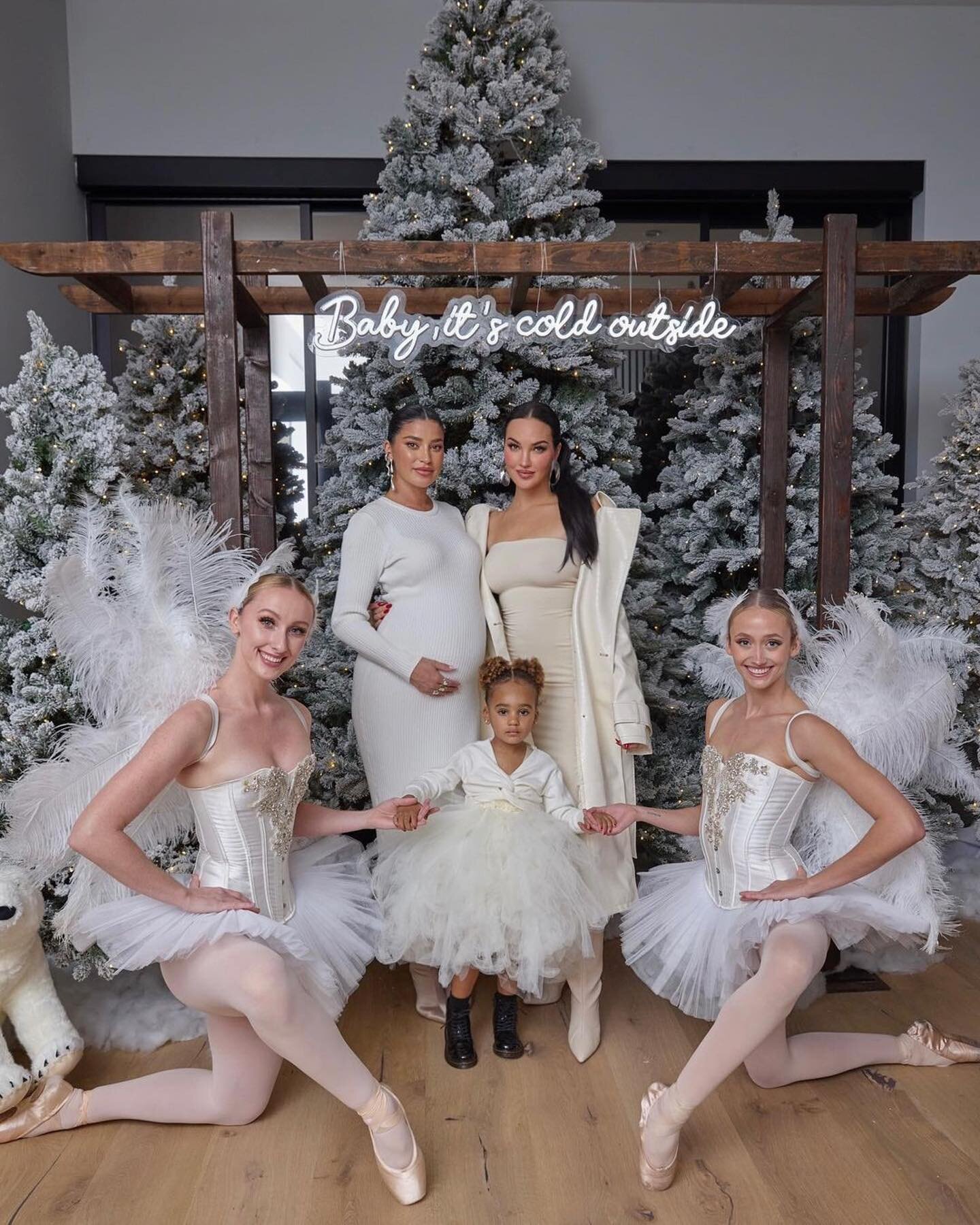 We want a bestie like @nataliehalcro!  Such a lovely baby shower for @justtnic featuring our ballerinas 
Photos by @irmalomidze 
.
#Repost @nataliehalcro
・・・
A White Christmas Baby Shower for my bestie @justtnic I love you ❄️ Thank you to @etiquettel