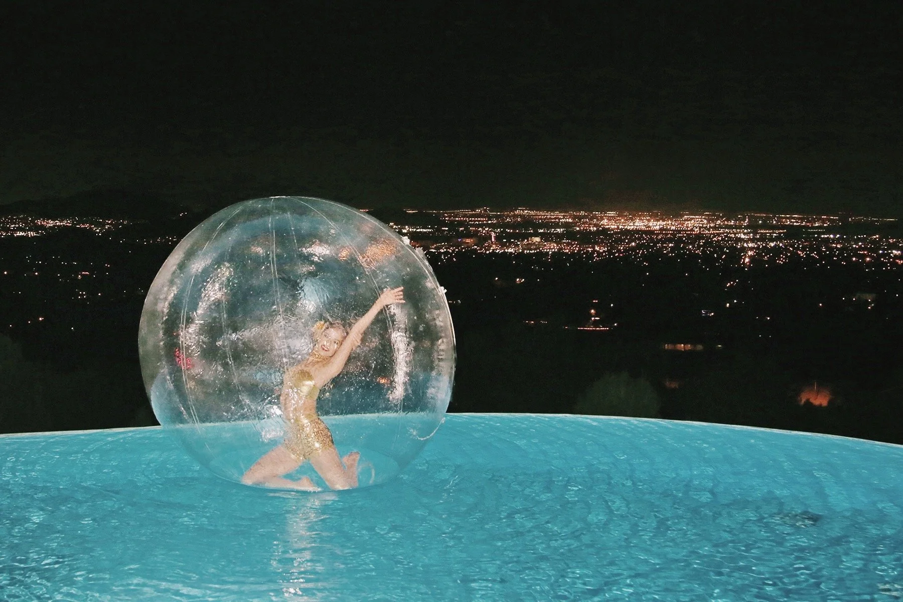 BUBBLE SPHERE INFINITY POOL.jpg