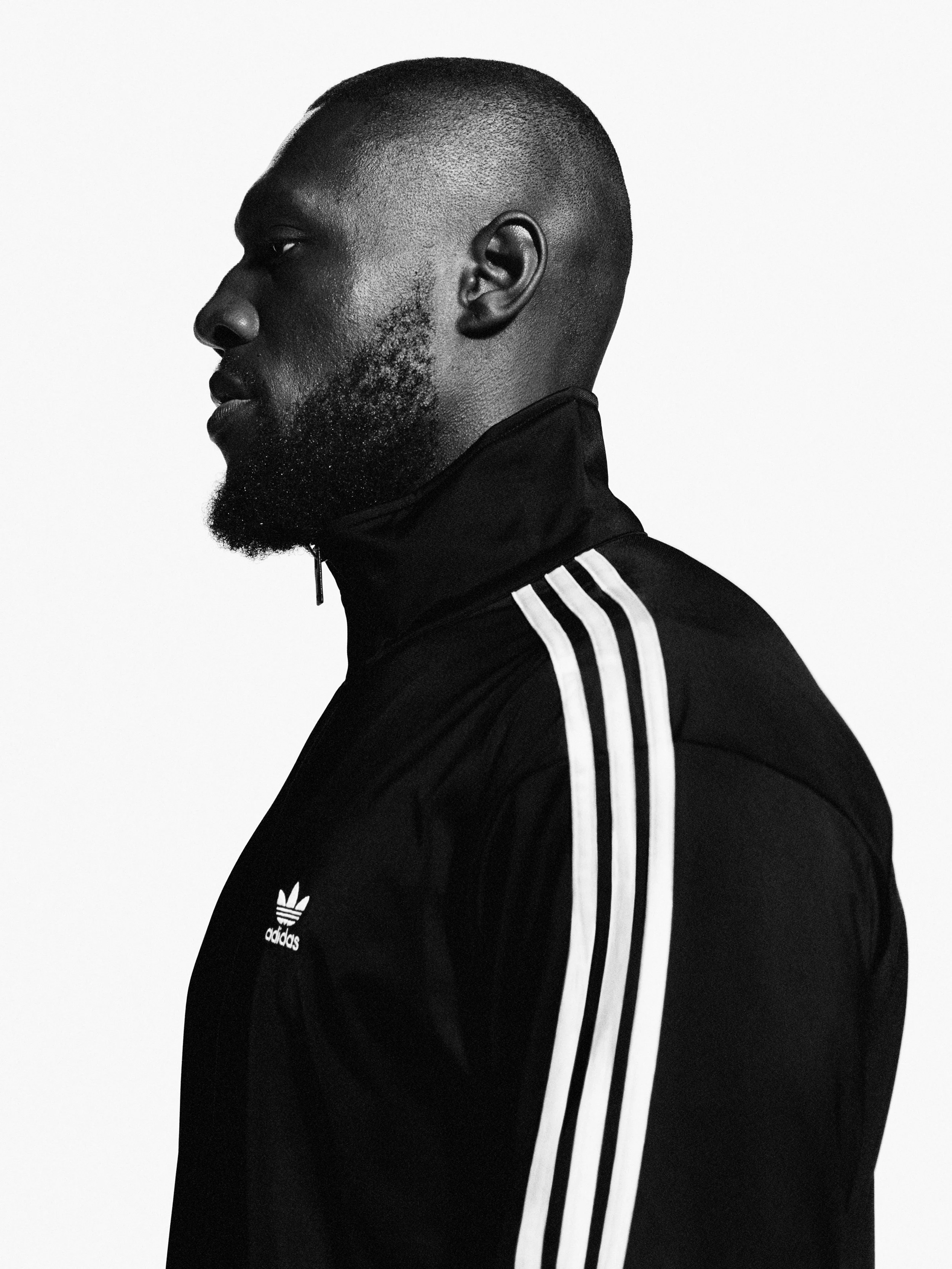 01_TK_SS25_ADIDAS_ORIGINALS_SUPERSTAR_JI0079_IJ7058_IJ7055_AUGUST_M_PORTRAIT_0344 (1).jpg