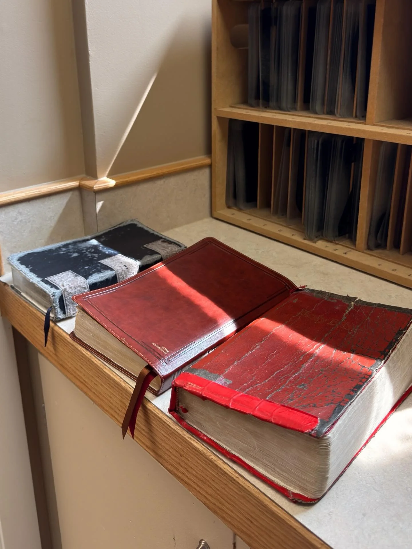 Bible parking only. 📕❤️

We are a bring-your-Bible kind of church, and these beauties were dropped off by people who stayed to visit over coffee after the service. The more worn the cover, the better!

FOLLOW for more! Christian inspiration and enco