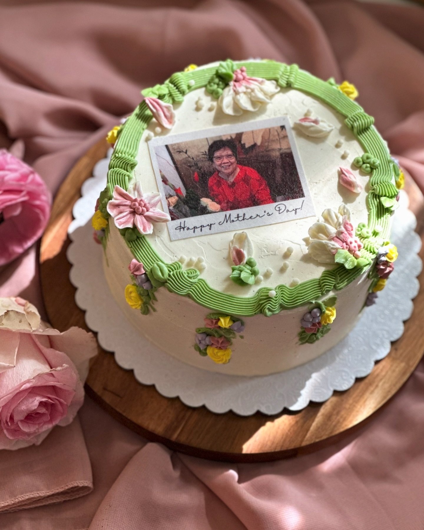 This Mother&rsquo;s Day, celebrate the amazing women who have nurtured and loved you! 💐

Surprise your Mom, Grandma, Aunt, or mother-figures in your life with a custom cake featuring your favorite photo of them!

Pre-order your Polaroid Mom (or Mom-