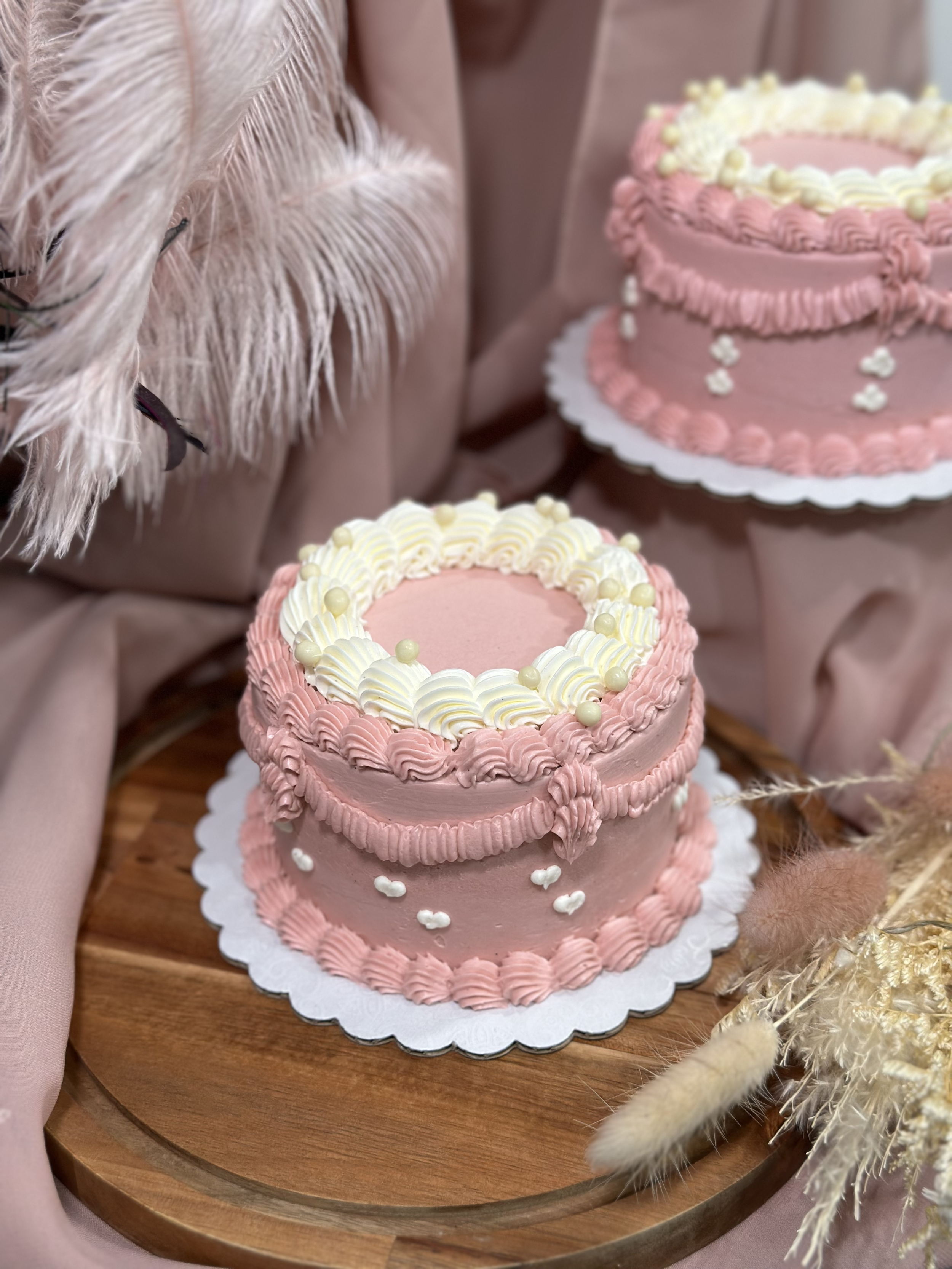 vintage cake in mauve and cream colors