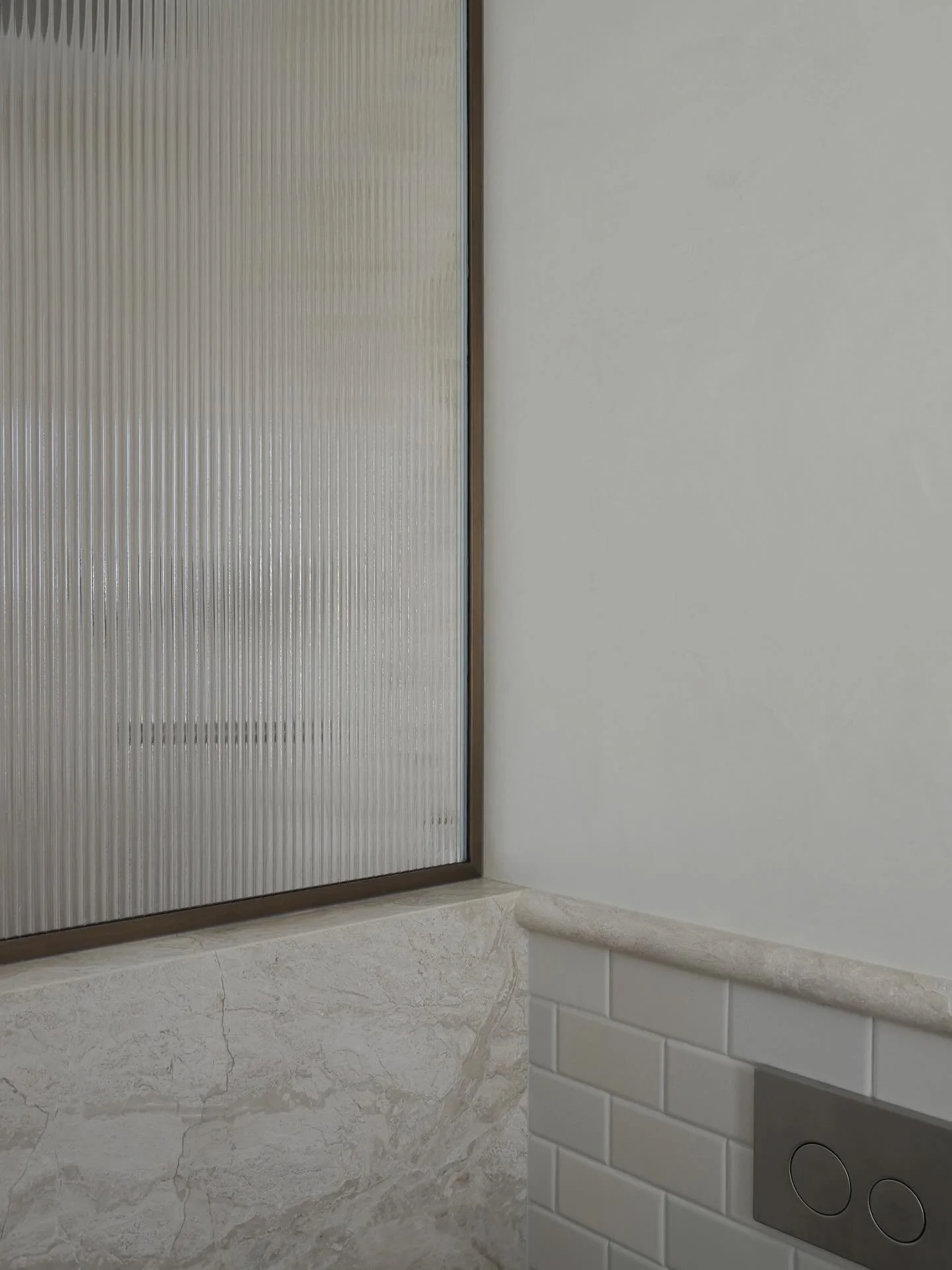 Birchgrove en-suite

@studio_panetta 
@owenrodgers_photography