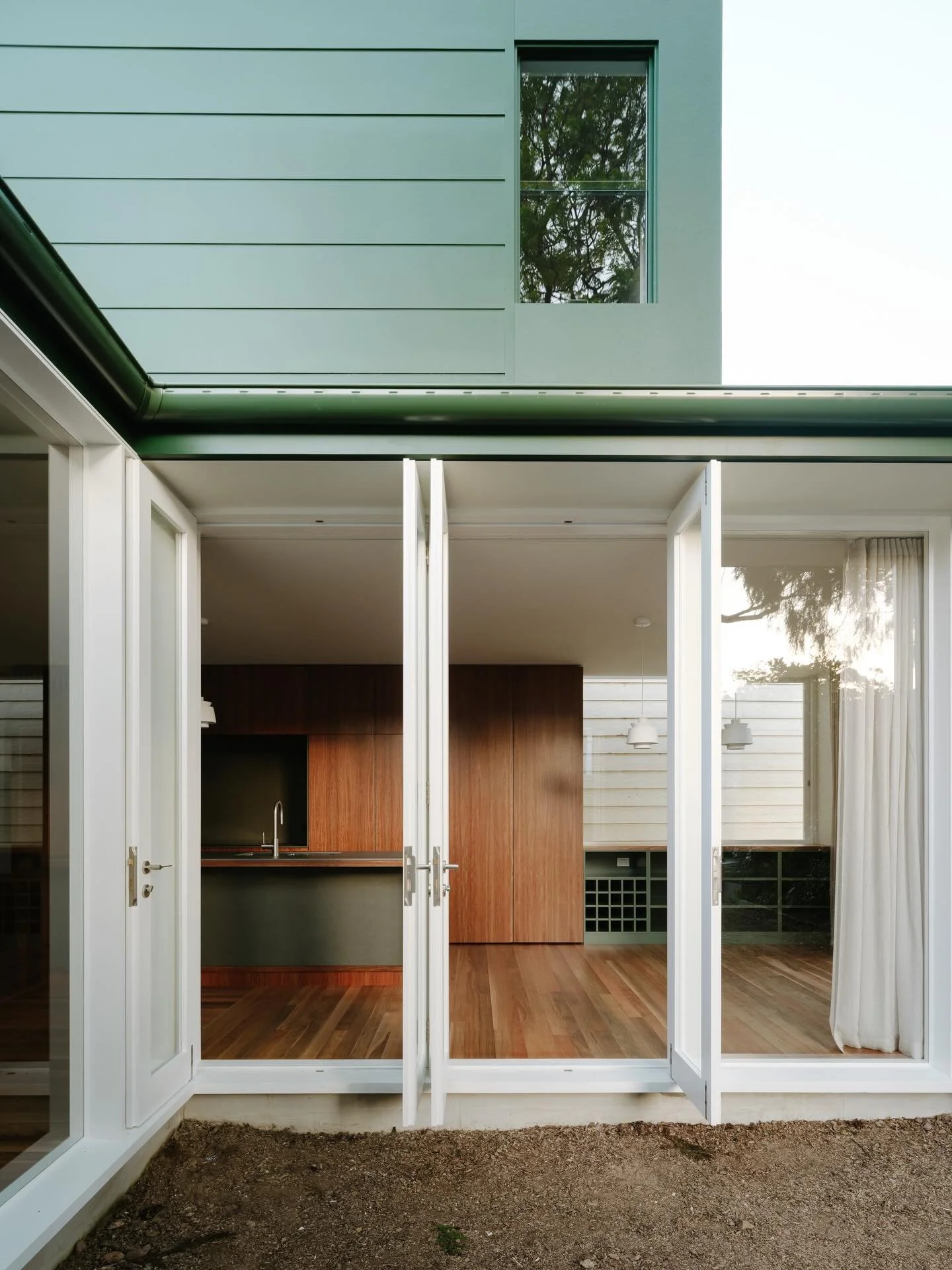 Our Balmain project, recently completed with the talented @architect.george 
A huge team effort, with layers of thoughtful detail throughout.

Captured by @hamishmcintosh