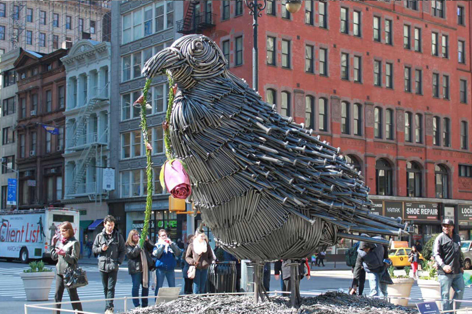 Will Ryman
𝘽𝙞𝙧𝙙
(2013)
steel
12 x 12 x 14ft wide
.
Restored by VAF in 2016. Originally fabricated by @demiurge_design 
.
Fabricated from steel tubing with 5,500 actual and fabricated nails in the shape of a bird. The work weighs five tons, and re