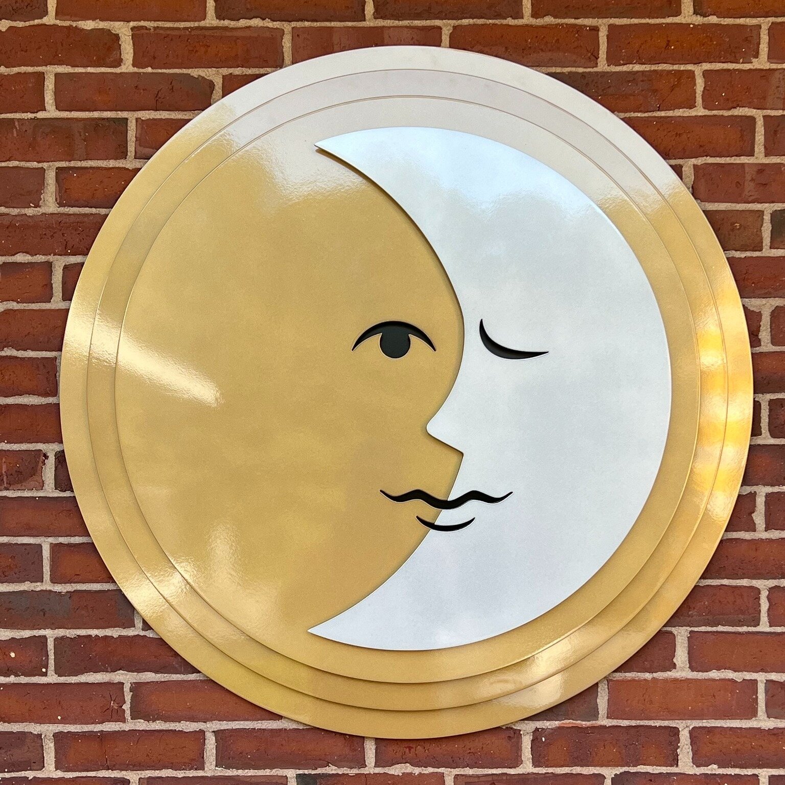 Bill Knight
𝘿𝙖𝙮 𝙞𝙣𝙩𝙤 𝙉𝙞𝙜𝙝𝙩
2023
36&quot; diameter
painted aluminum

Fabricated by VAF in 2023.