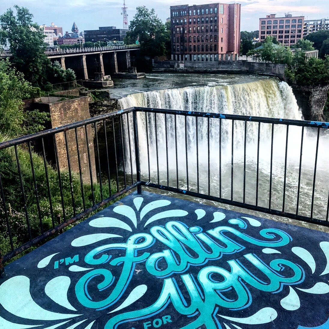 It&rsquo;s been a busy, but fun, week around here! Here&rsquo;s what&rsquo;s happening: 

1. I&rsquo;m sharing lots of my favorite ways I&rsquo;ve &ldquo;fallen for&rdquo; Rochester on @i.heart.roc this week! I&rsquo;d love for you to follow along an