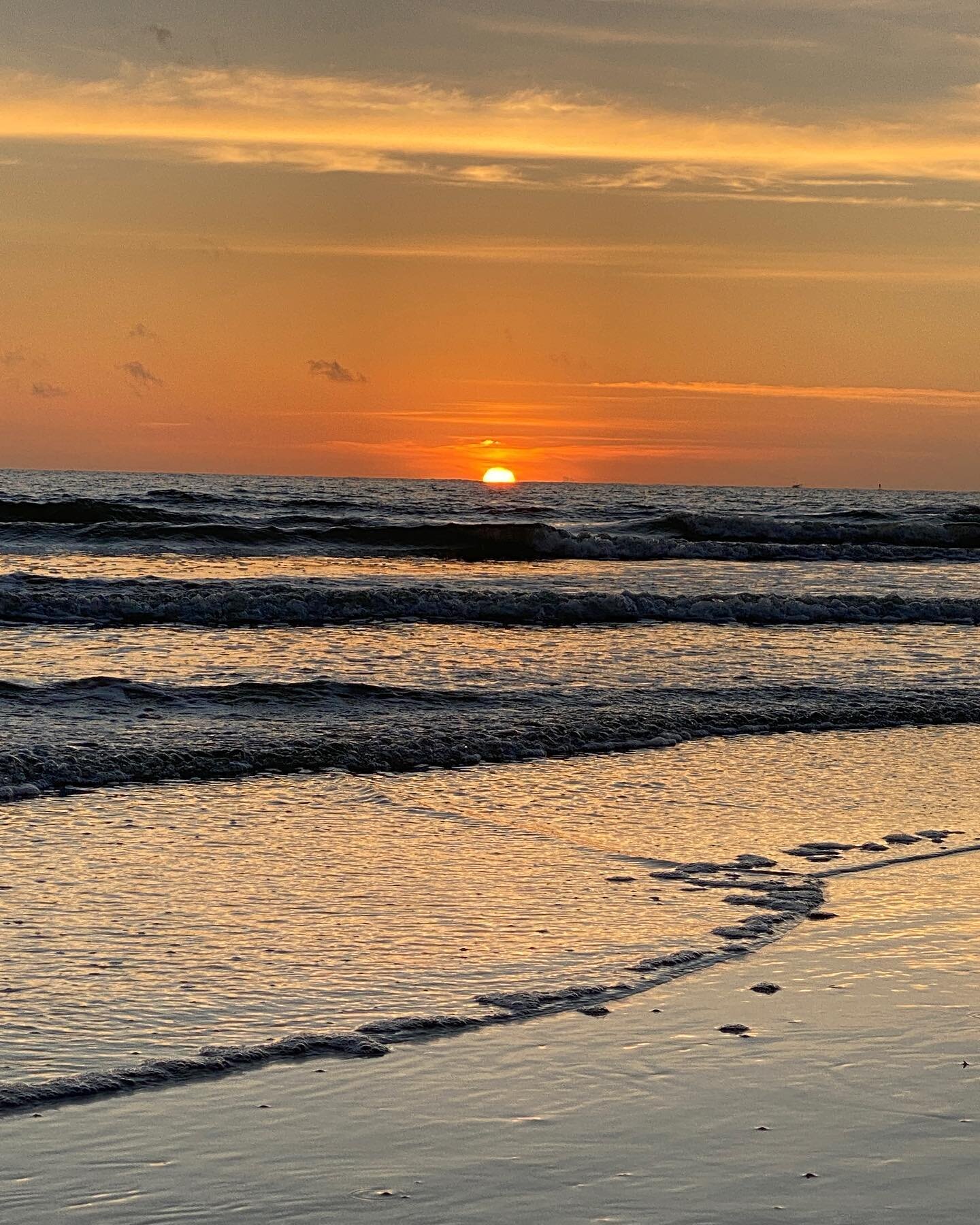 Nothing feels the same as it did a year or two ago. Realizing some things aren&rsquo;t ever going to be what I hoped they were. People keep changing. Things keep changing. 

&hellip;But. So am I. 

#tybee #tybeeisland #sunrise #tybeeislandbeach #visi