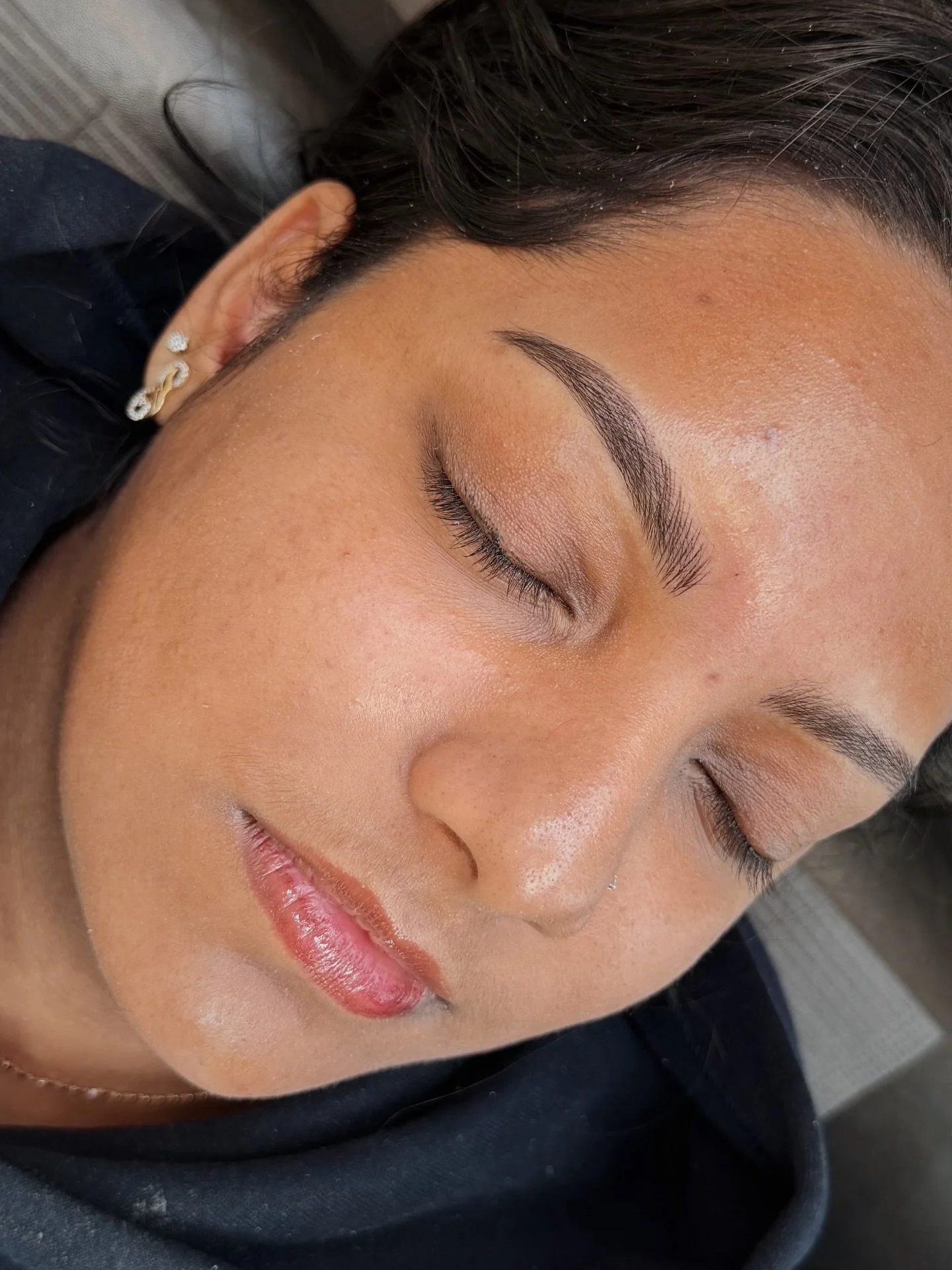 Soft, natural, undetectable brows. 

This is the exact technique I teach inside my training&hellip;

If you&rsquo;ve been thinking about getting into brows or elevating your work, my June class is opening soon. DM &lsquo;training&rsquo; for details.

