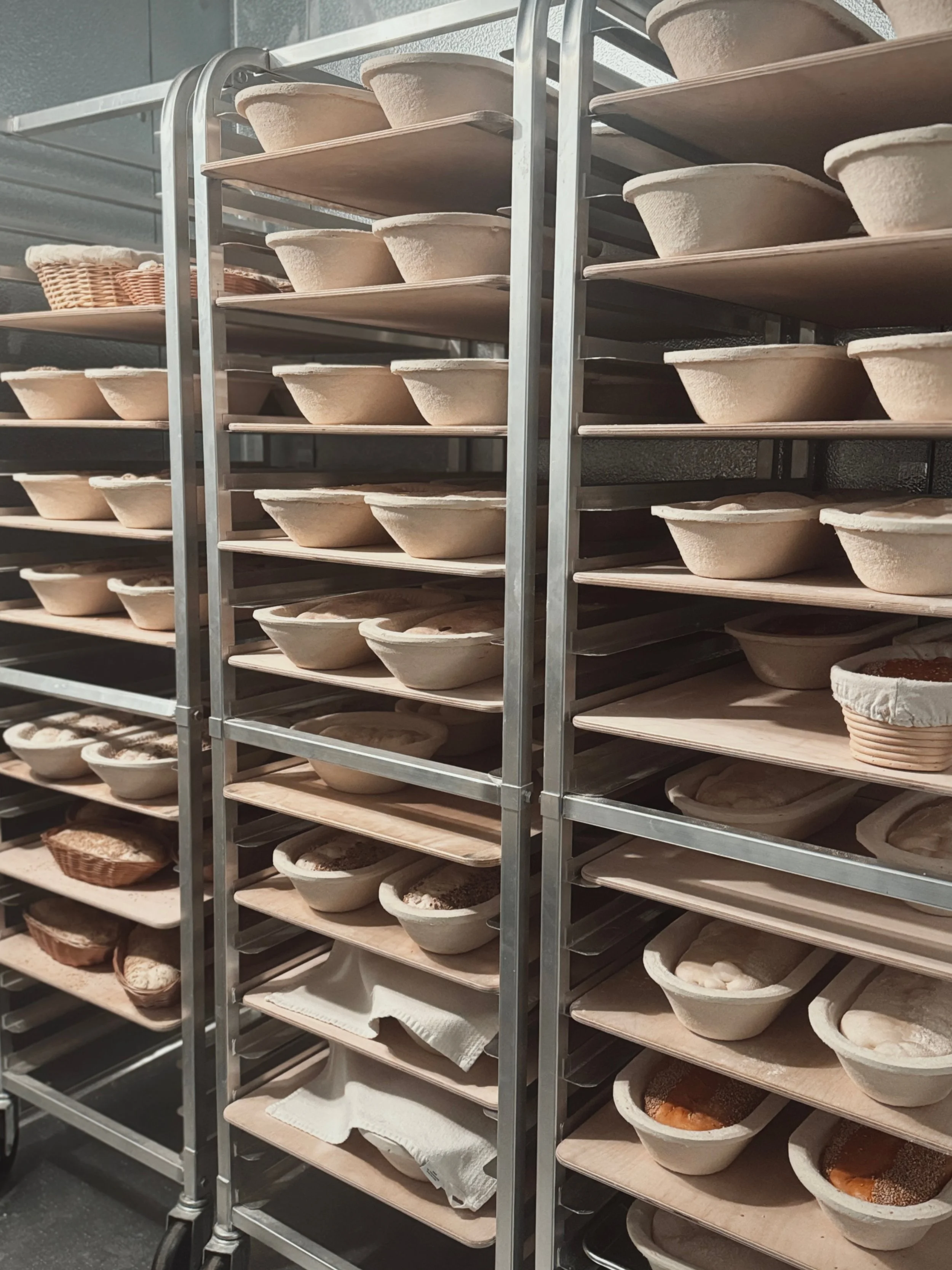 🧊 🧊 made loads of bread today. come by the bread shop tomo to grab a loaf of two. 

#sourdough #bread #bakery #melobread