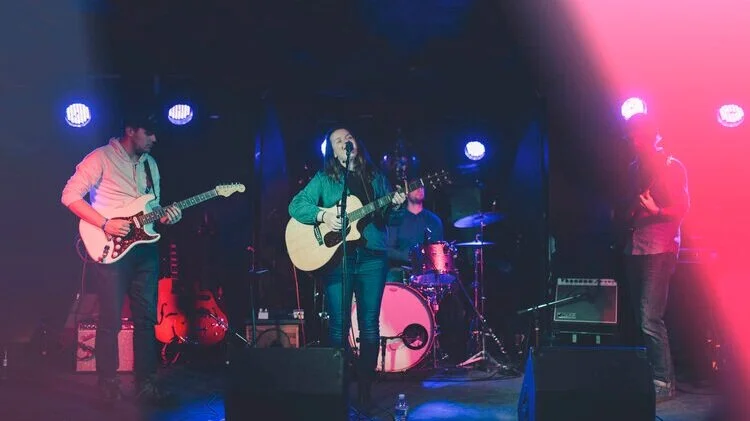 Friday Free concert on the green with: Reid Parsons