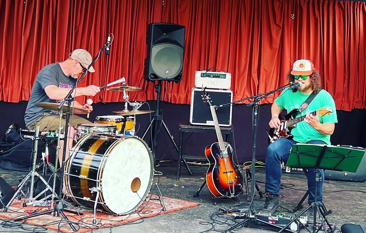 Come on down to Camp Meade on Friday (Sept 30) - DuPont &amp; Deluca Duo will be bringing it at the last show of the season (5:30-8pm)! It&rsquo;s the final Friday for @redhenbaking pizza too (4-7:30pm)! @fillingstationvt is manning the bar with spec