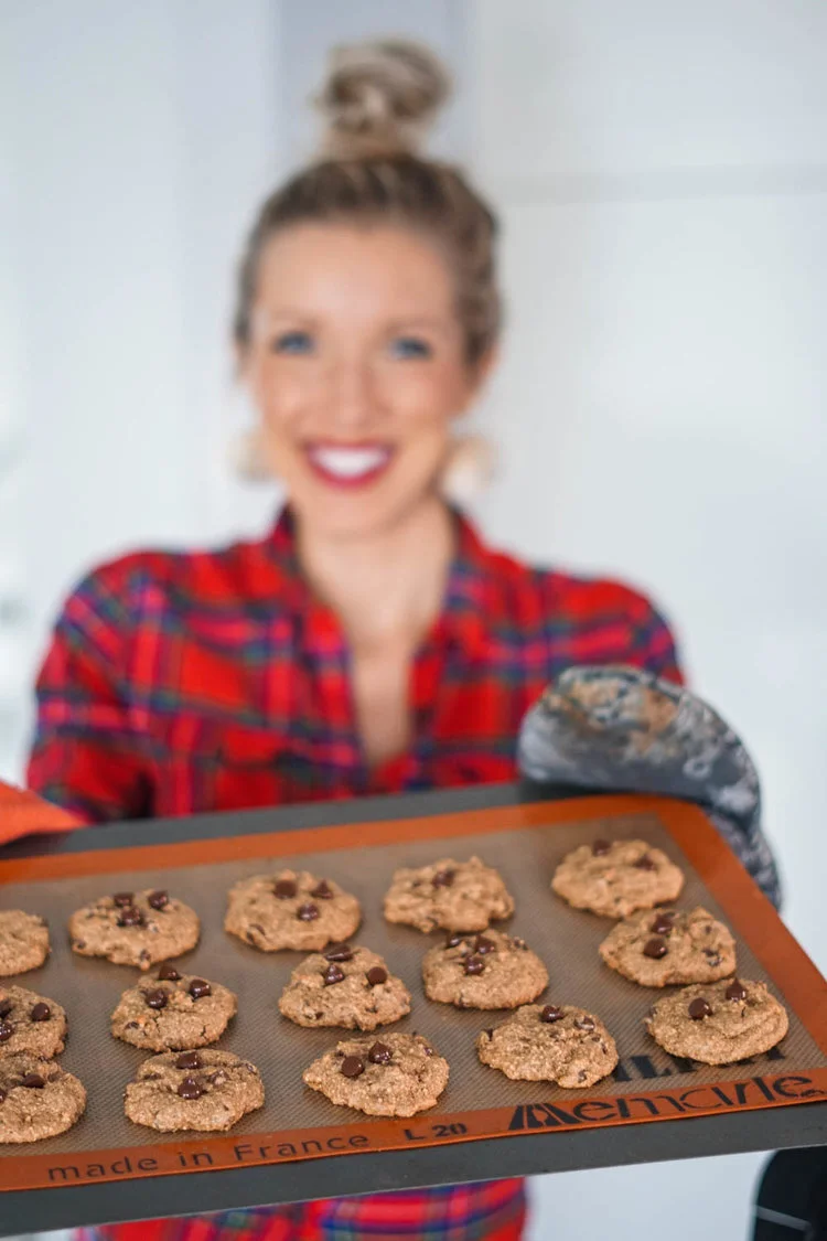 Vegan Chocolate Chip Cookies & Dairy-Free Milk