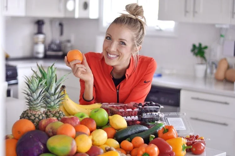 What I Eat In A Day: Raw 'Til 4 Style