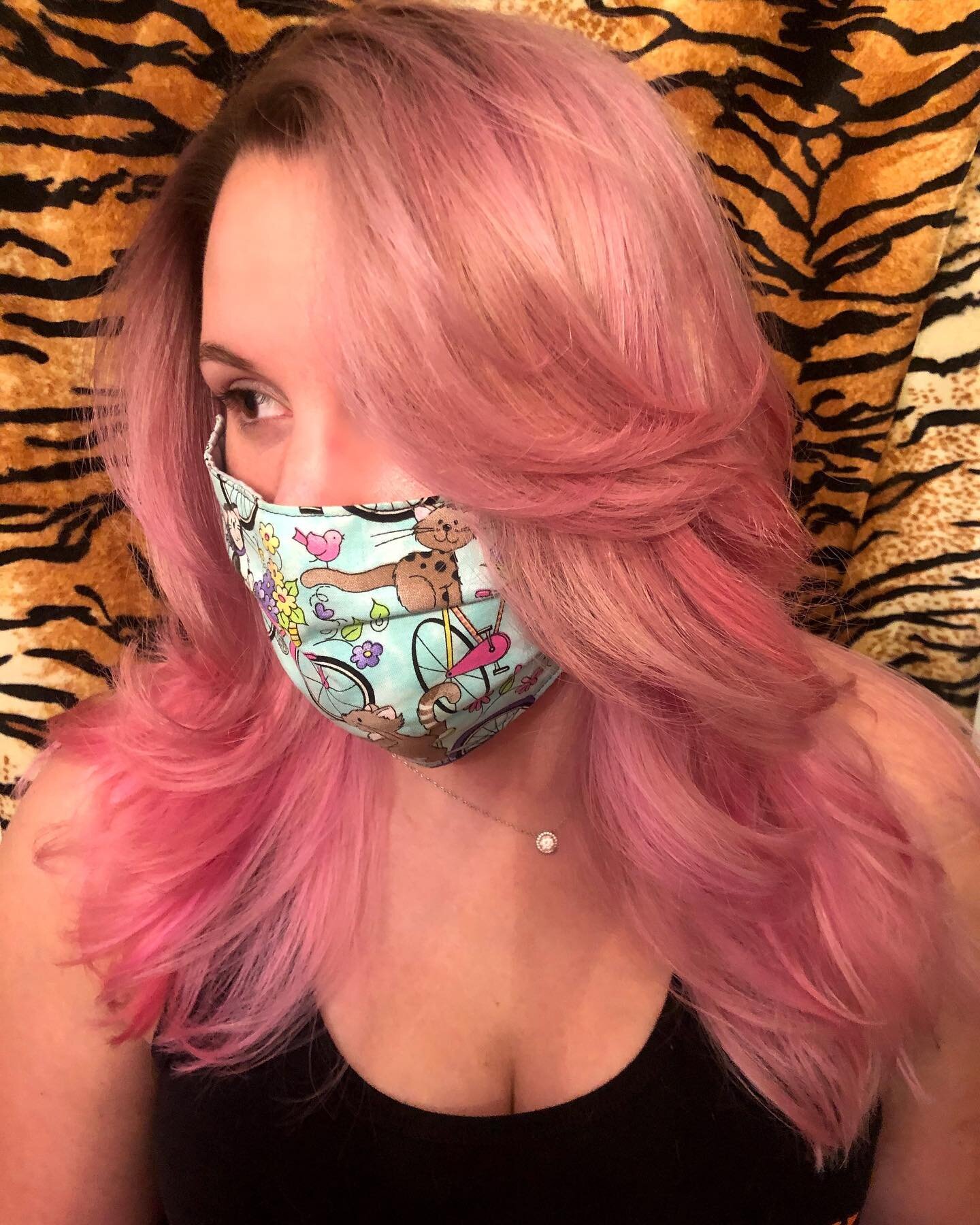 Finished off @reemadeline&rsquo;s new pink look by @rosesocial.club with a fresh haircut by me! 🌸
She&rsquo;s a bomb-ass babe ready to set some people straight as she heads back to work tomorrow!
#longlayer #haircut #razorcut #scissorcut #layers #pi