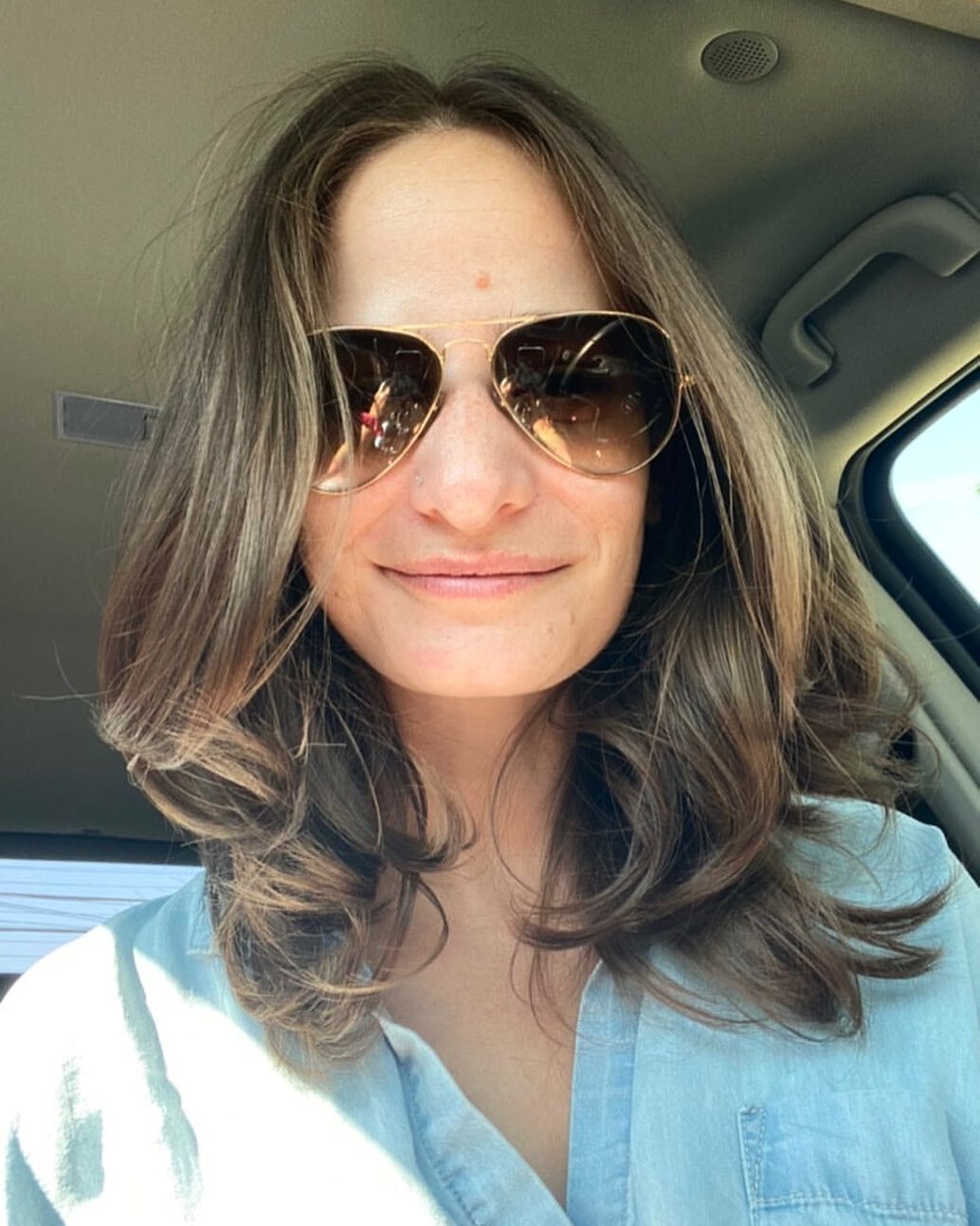 &ldquo;She&rsquo;s a babe!&rdquo; SCHWING!

@raeoot lookin&rsquo; so fly in her fresh &lsquo;do!
😍😍💣
#haircuts #layers #midlengthhair #midlengthhaircut #queenschicks #joannatruminohair #hairbytikiqueen