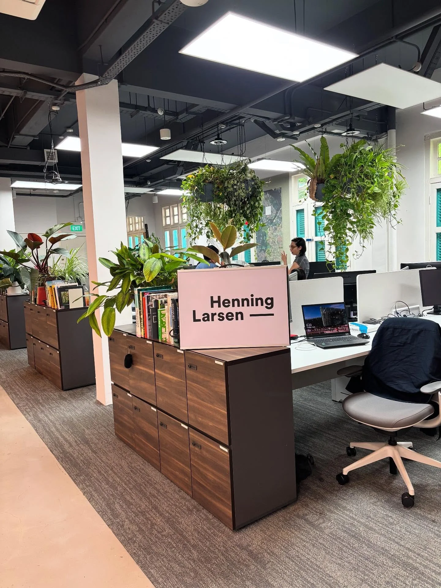 Exciting news guys - I’ve officially started my internship with @henninglarsenarchitects, a global leader in sustainable architecture and human-centric design, right here in the vibrant heart of Singapore! And our heritage studio within the Ram