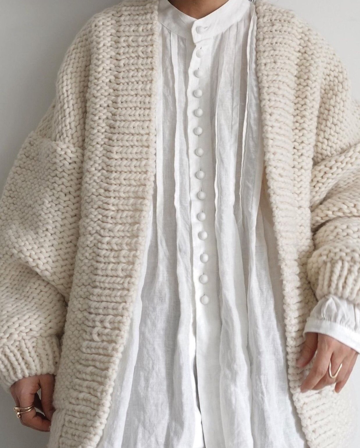 ICHI ANTQUITES PERUVIAN HAND KNIITED CREAM CARDIGAN
