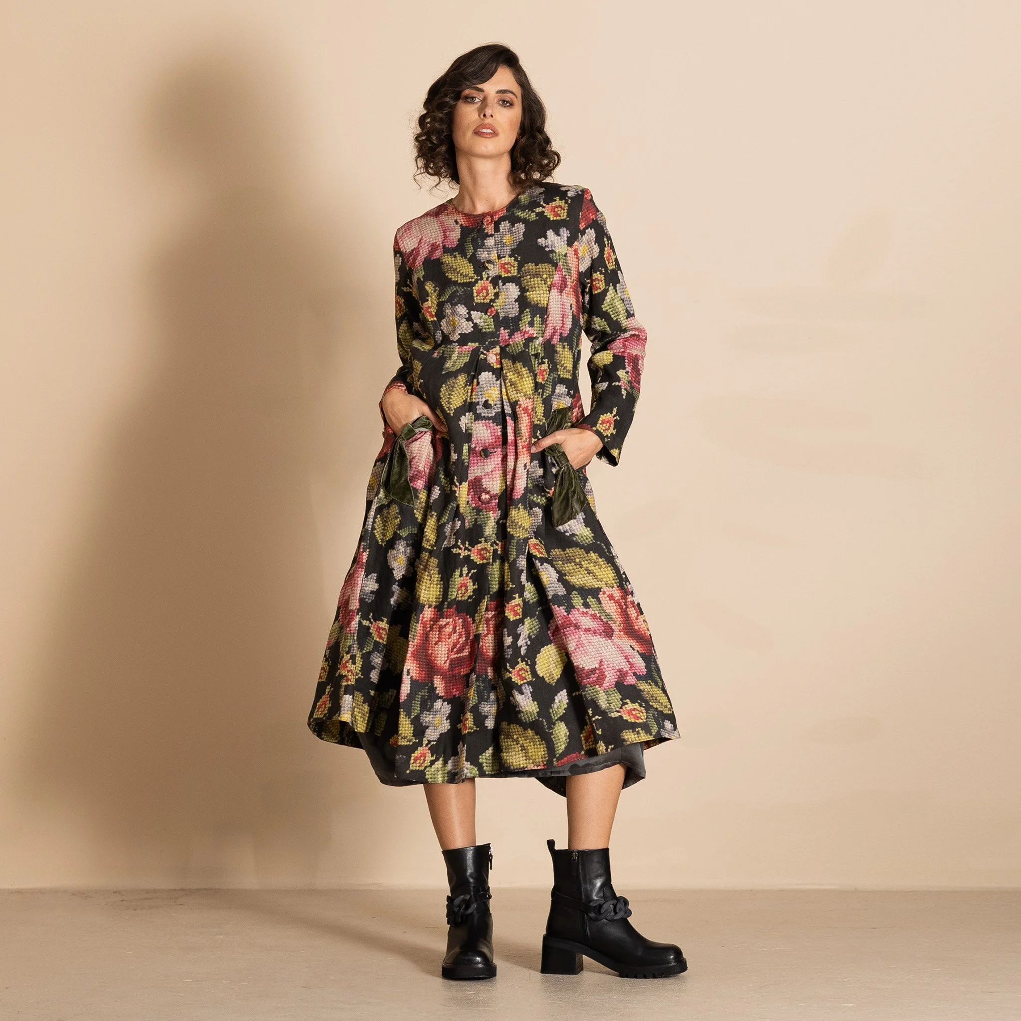 M5731 TAPESTRY DUELLING COAT 5.jpg