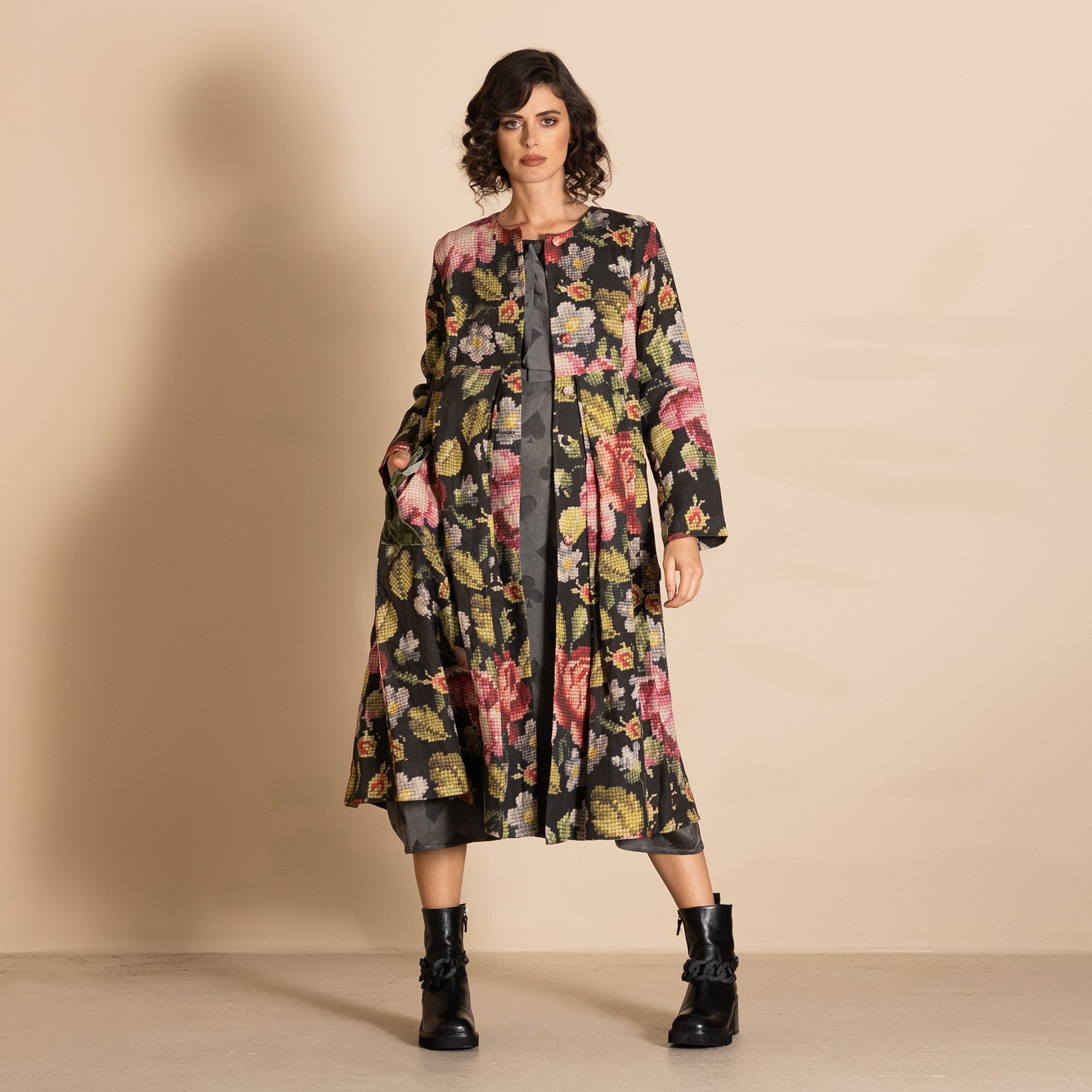 M5731 TAPESTRY DUELLING COAT 7.jpg